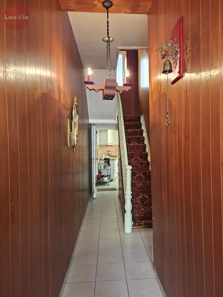 Goed gelegen woning // 2 slaapkamers + zolder om af te werken foto 8