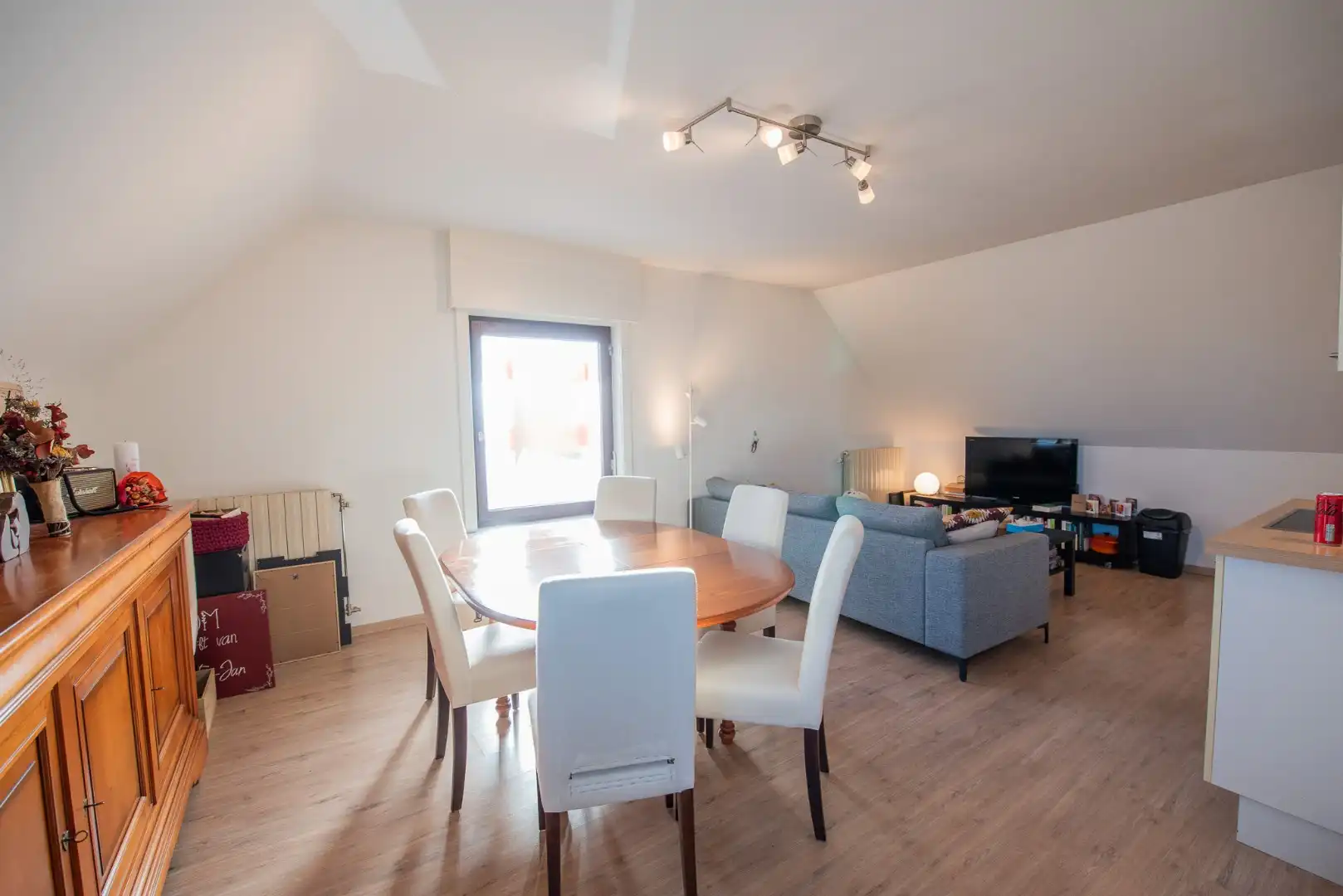 Instapklaar appartement met ruim terras! foto 4