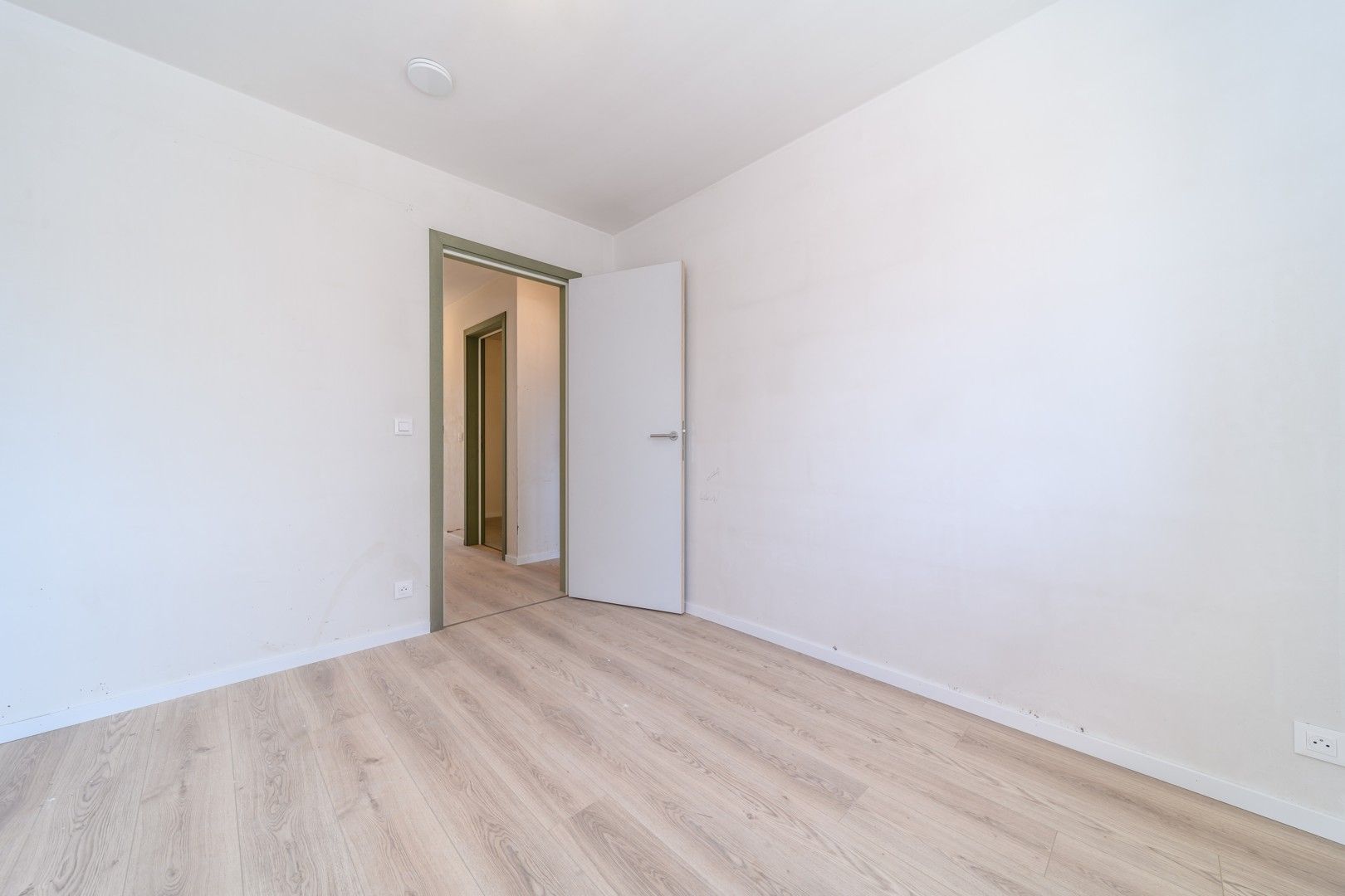 Gesloten nieuwbouwwoning met tuin te Mere foto 14