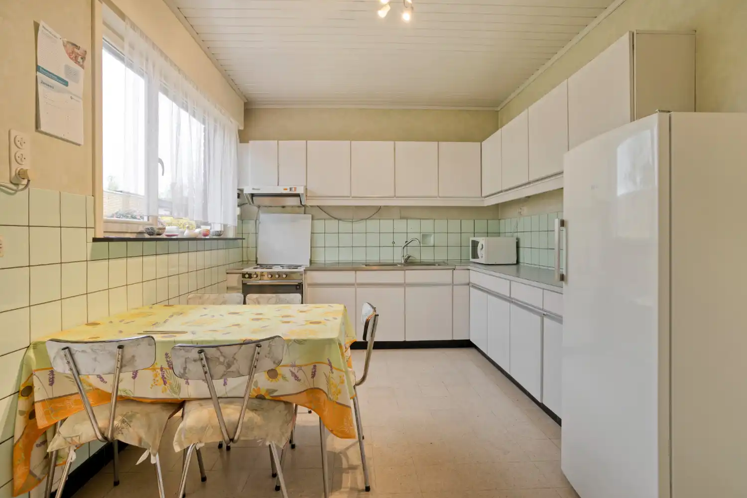 Verzorgde bungalow op topligging met 2 slaapkamers, inpandige garage en zonnige tuin foto 6