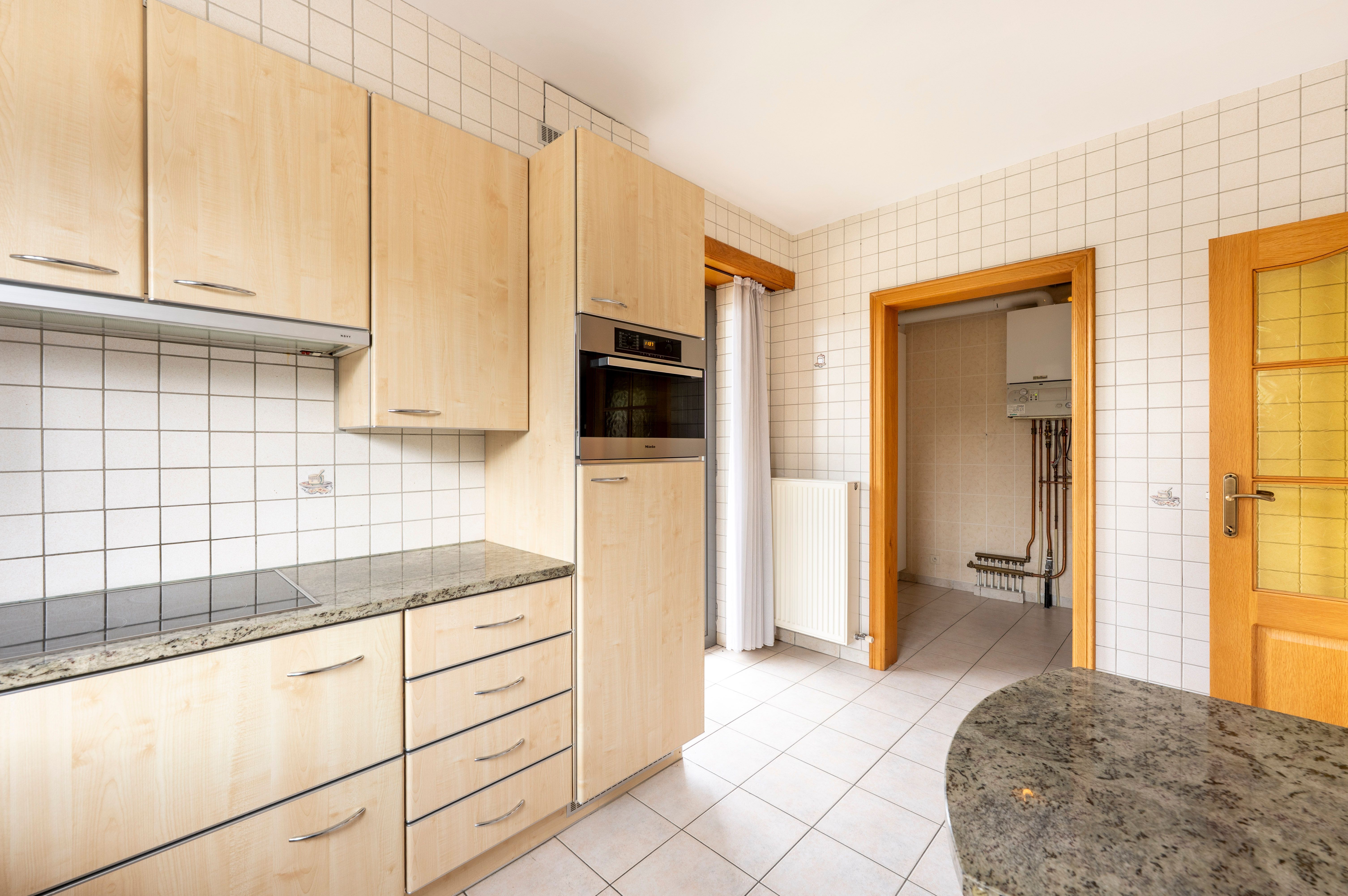 Ruim appartement met 2 slaapkamers, terras én garage in hartje Wommelgem! foto 4