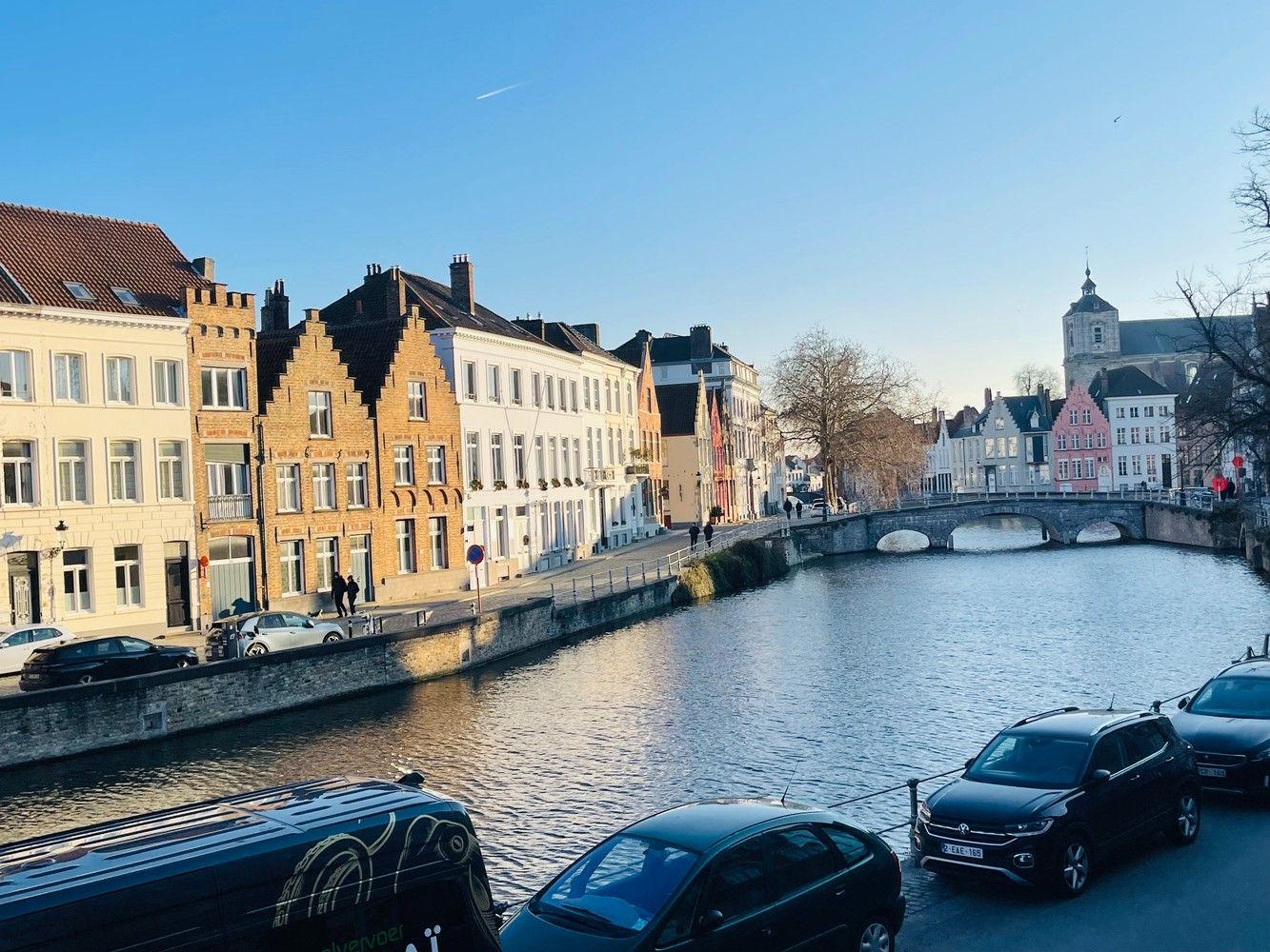 EXCLUSIEF WONEN in Brugge centrum, met zicht op de REIEN, ENERGIEZUINIG  TOTAAL GERENOVEERD BURGERSHUIS met 6 slaapkamers en, 3 nieuwe badkamers , stadspatio. foto 3