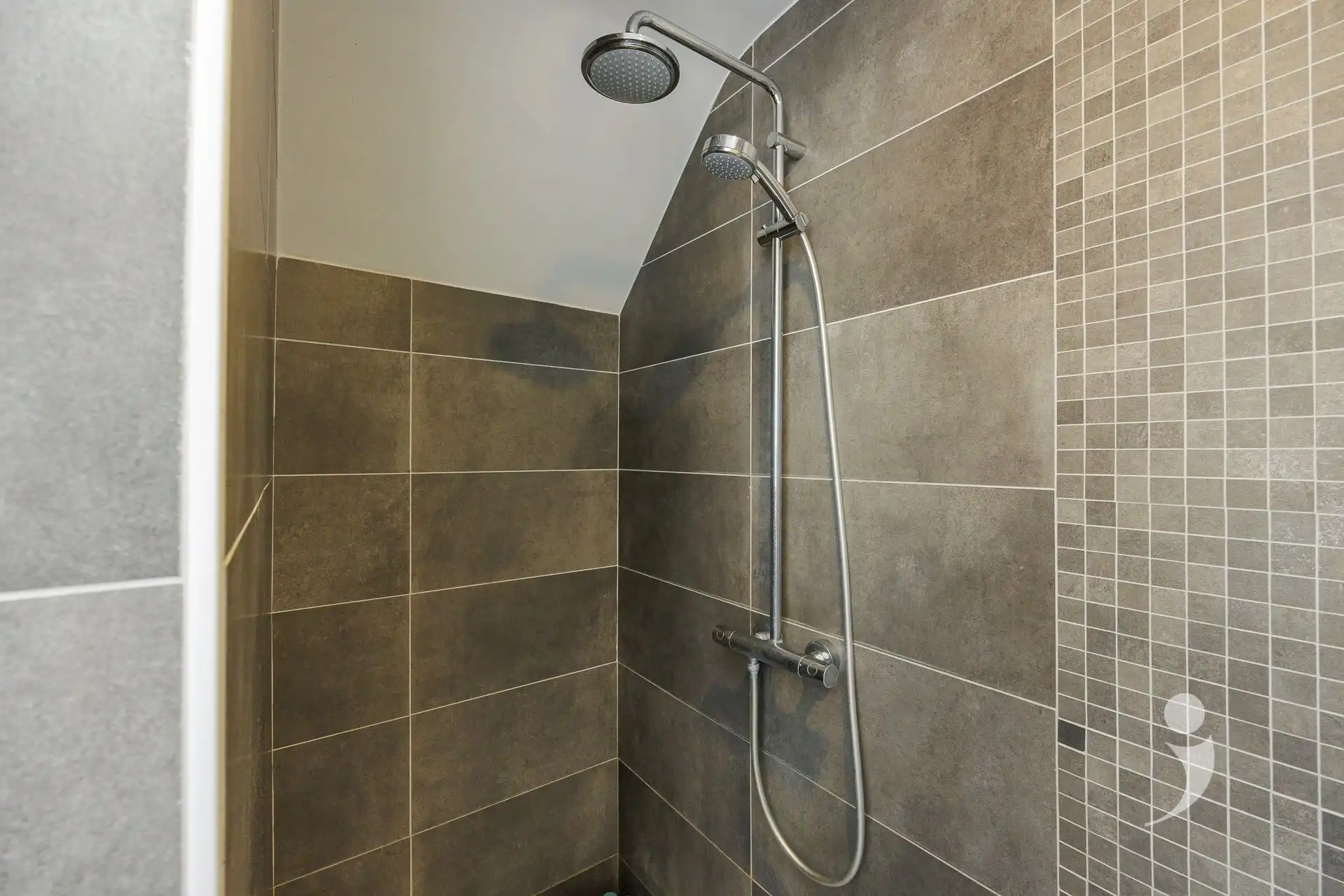 Bijzonder ruim appartement met prachtig vergezicht foto 16