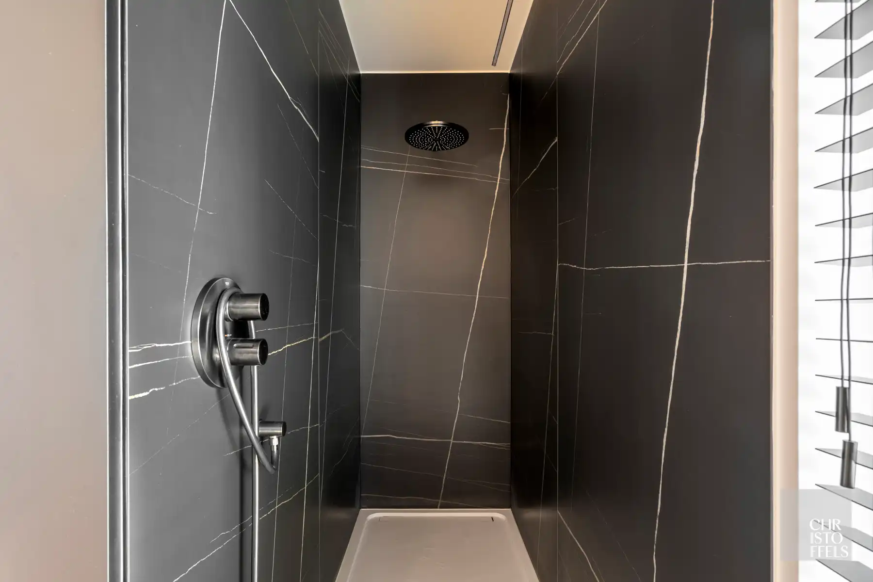 Multifunctioneel gebouw met 2 wooneenheden, kantoor en showroom op een perceel van 2.074 m²! foto 20