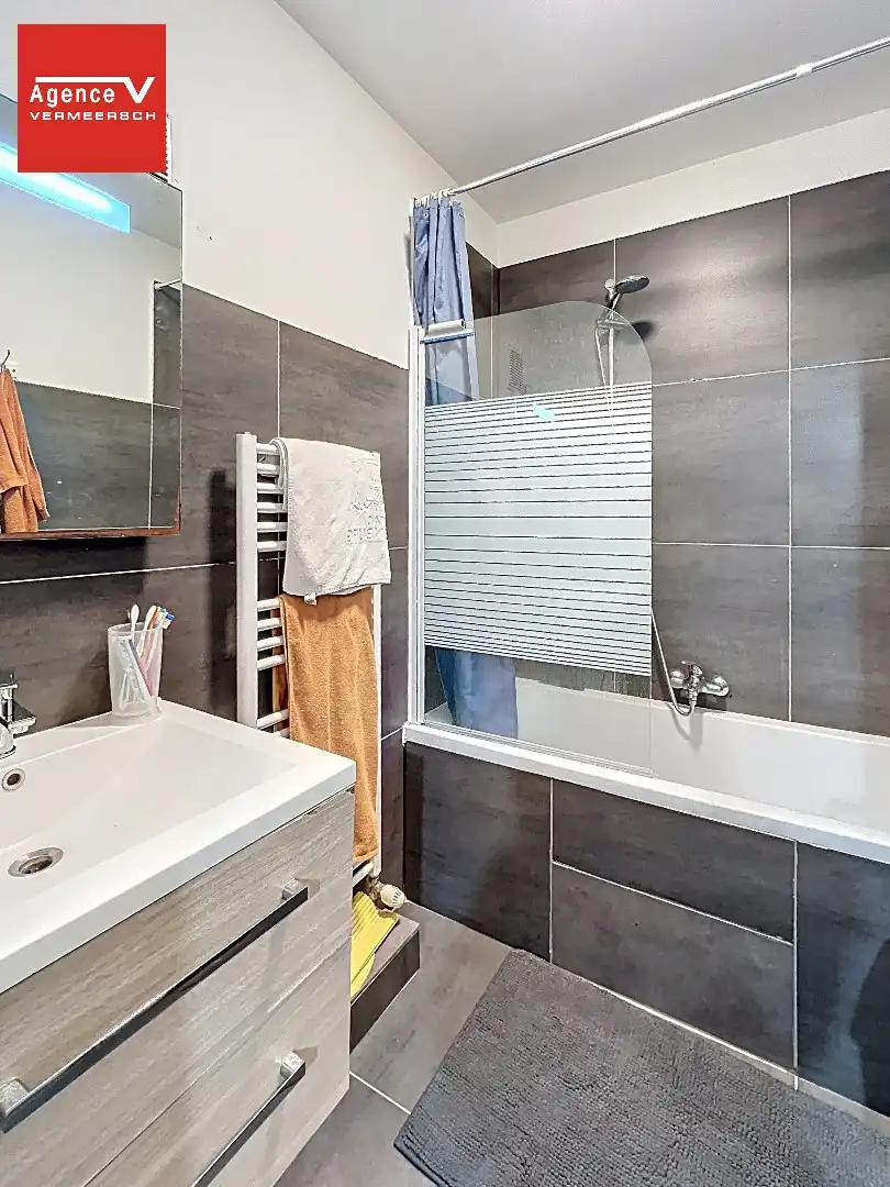 Ruim instapklaar 3 slkr appartement inclusief autostaanplaats in gebouw.  foto 15