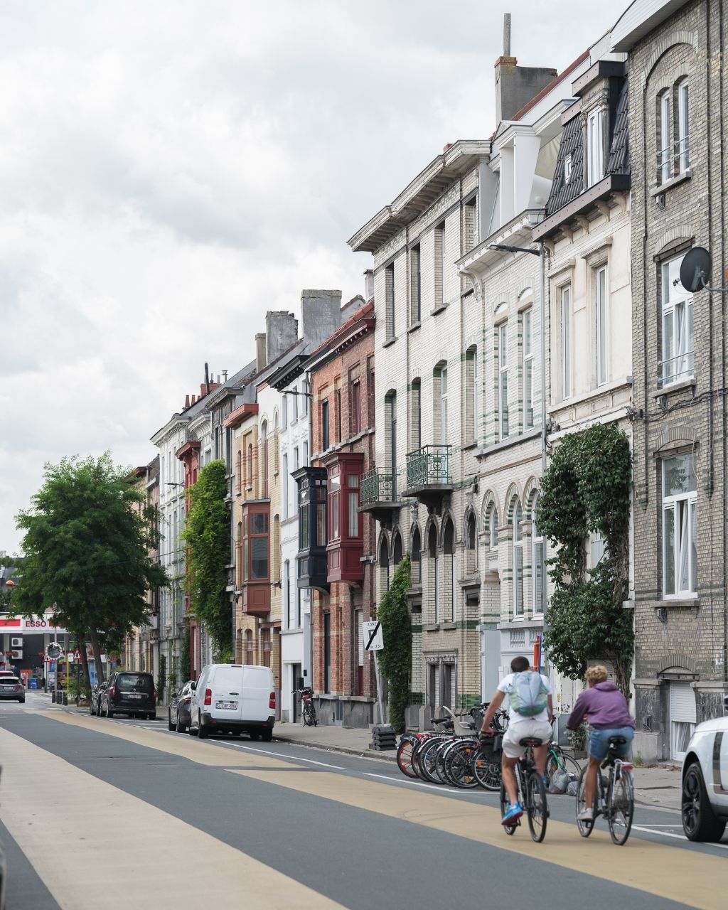 Stijlvol en lichtrijk 2-slaapkamer appartement met terras op wandelafstand van het historisch centrum. foto 20