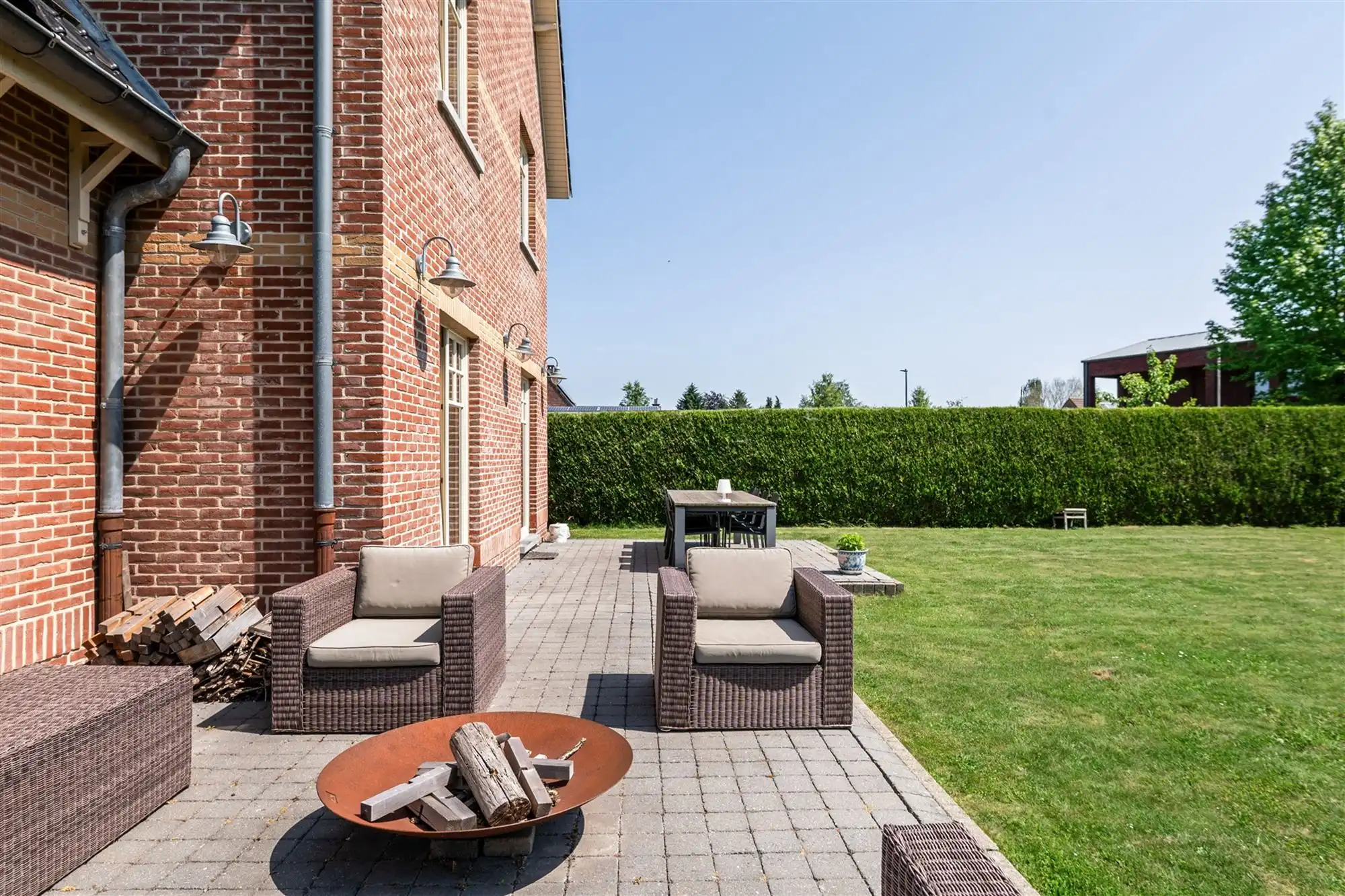 Elegante herenwoning met 4 slaapkamers, ruime zolder en zonnige tuin in Koningshooikt foto 2