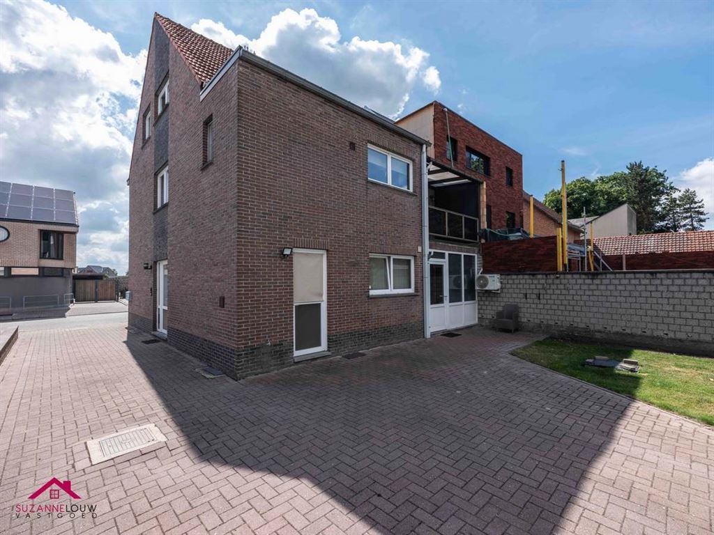 Ruim duplexappartement met 3 slaapkamers foto 4