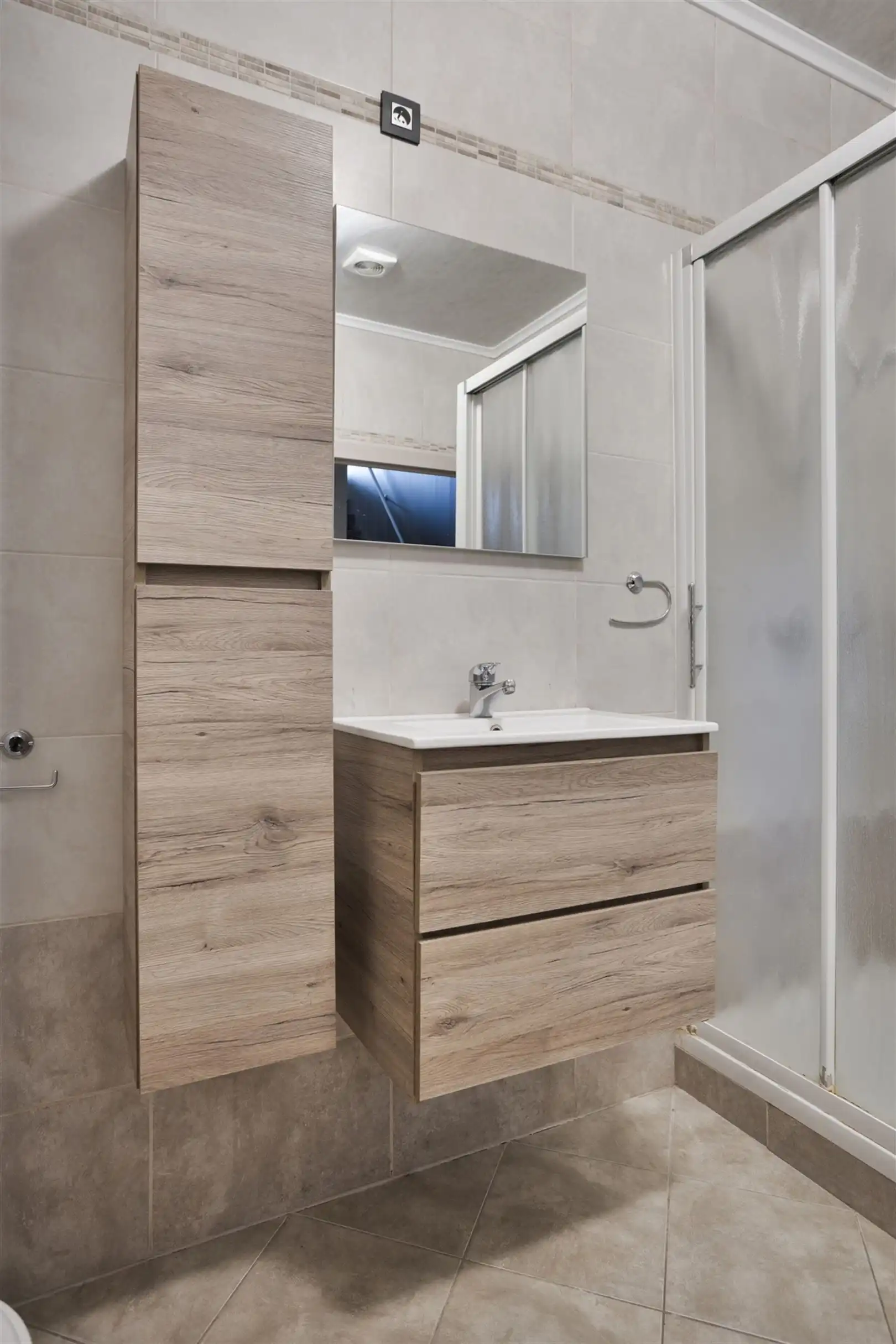 TE KOOP: Opbrengsteigendom in het centrum van Heusden-Zolder! foto 20