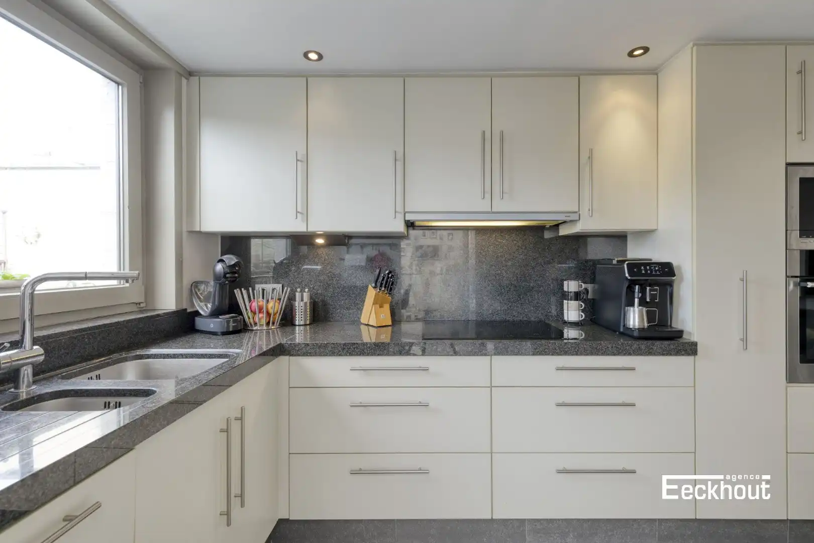 Instapklare woning met handelsruimte en met zonnige tuin! foto 10