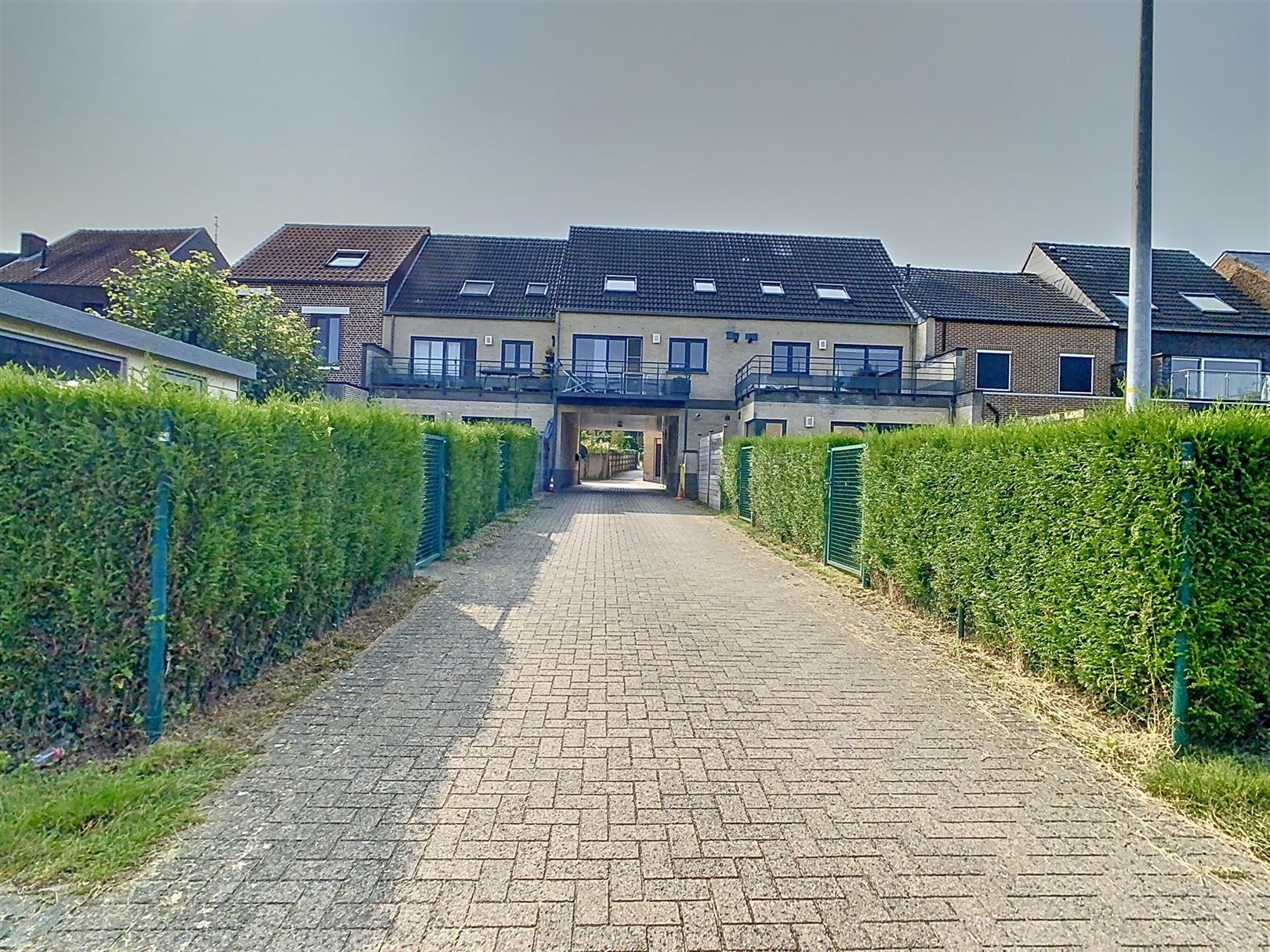 Ruim duplex app met terras, 3 slpks, parkeerplaats foto 5