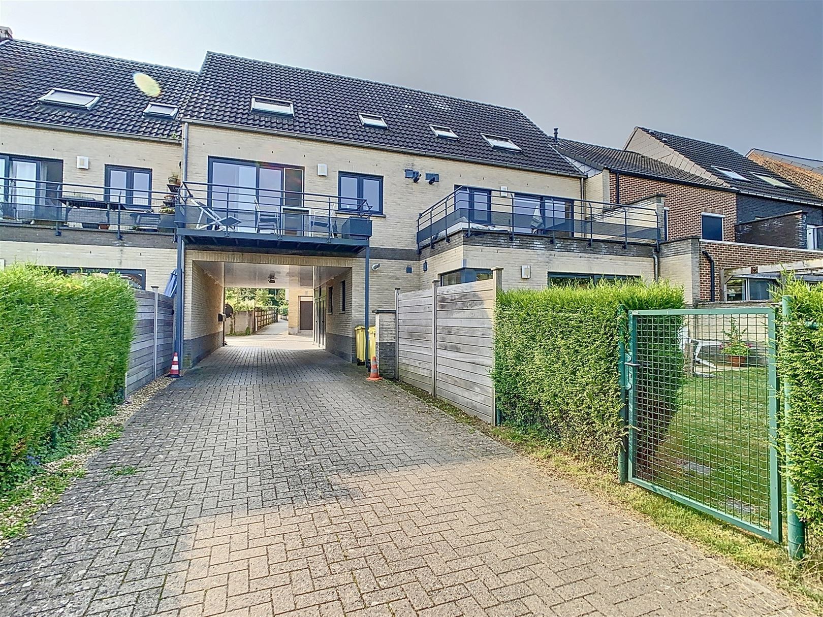 Ruim duplex app met terras, 3 slpks, parkeerplaats foto 5