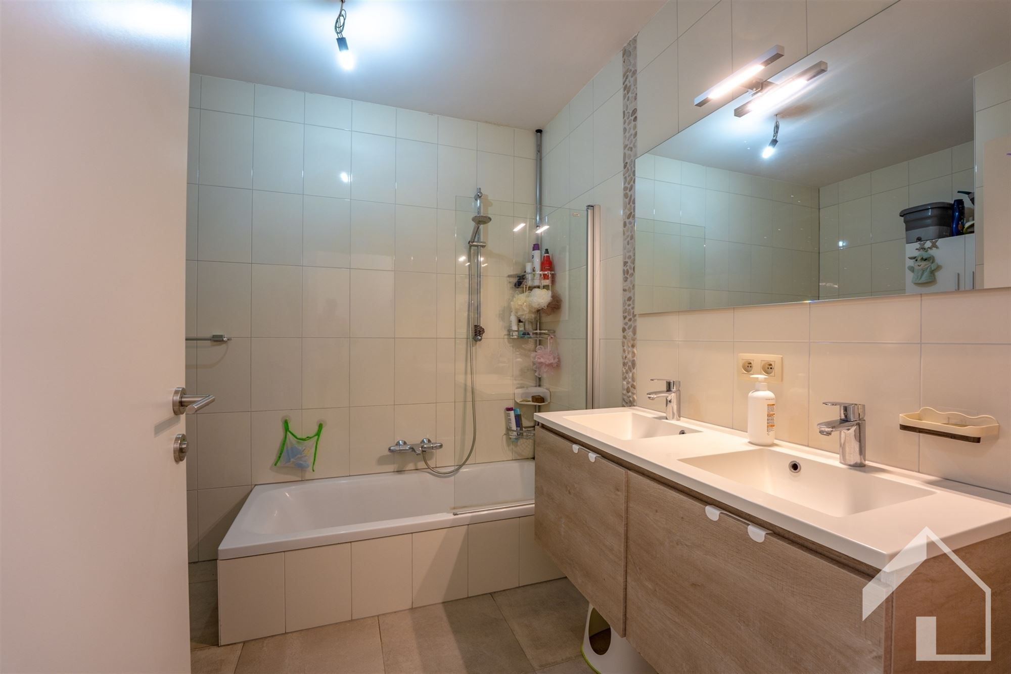 Appartement 2de verdieping met lift, 2 slaapkamers en terras foto 9