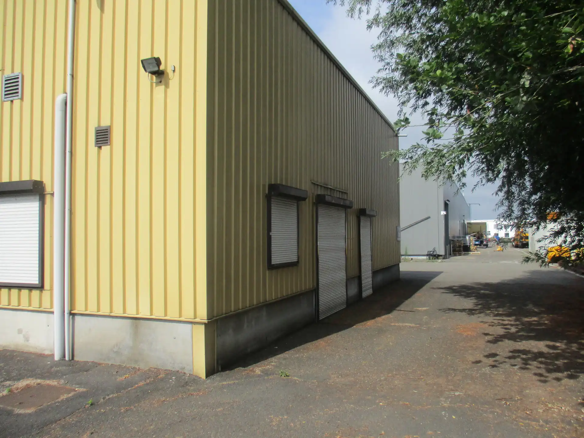 Aartselaar: Magazijn met kantoor te huur foto 13