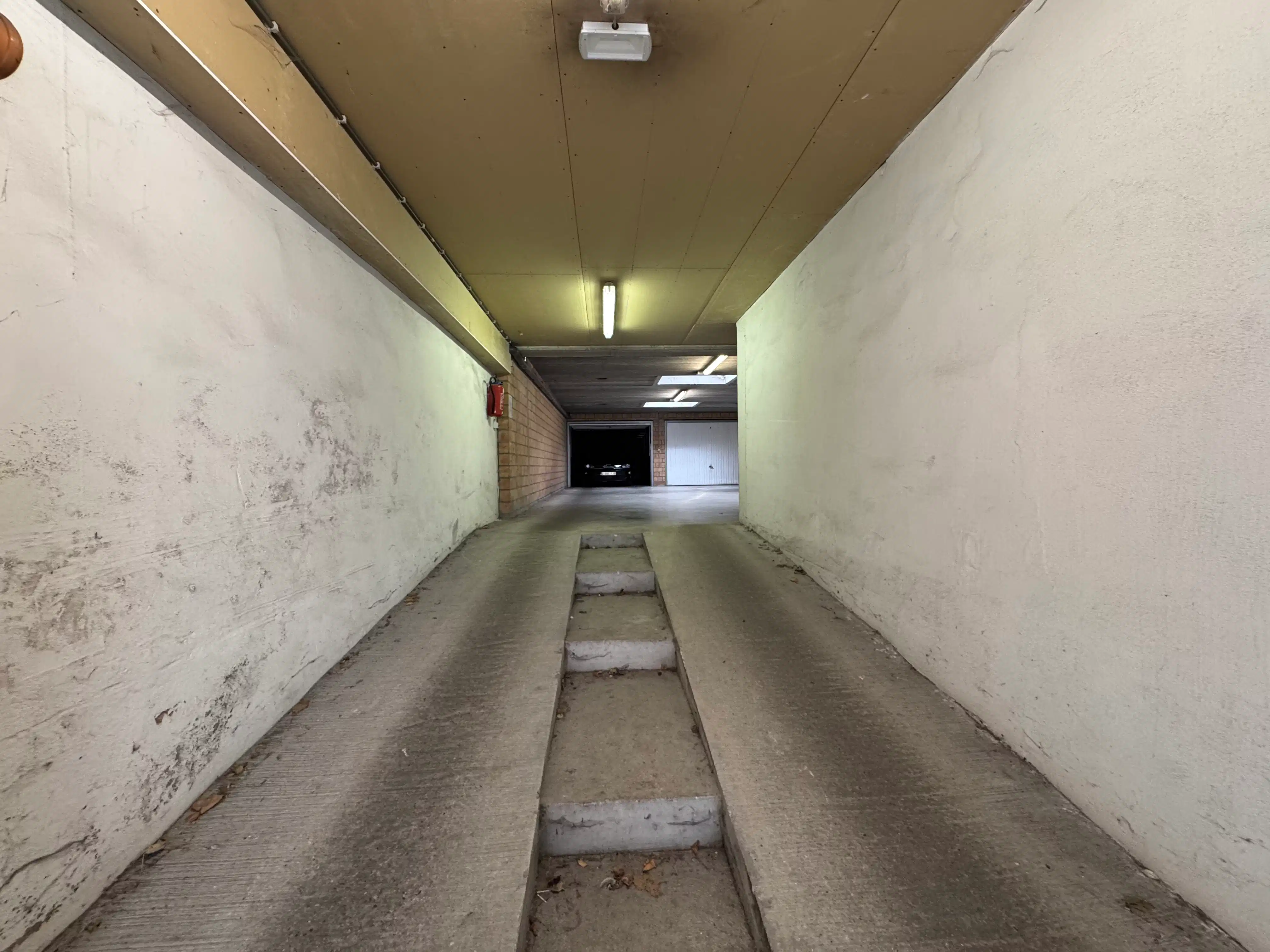 Garagebox 32m² op centrale legging foto 6