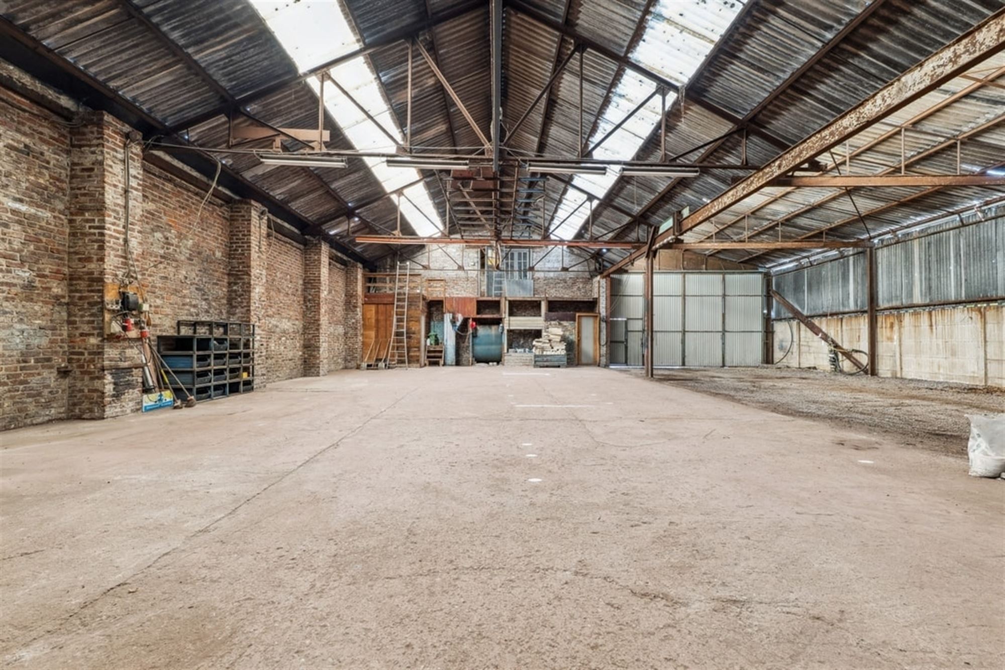 WONING MET RUIME LOODS OP EEN TOPLOCATIE IN HOESELT foto 3