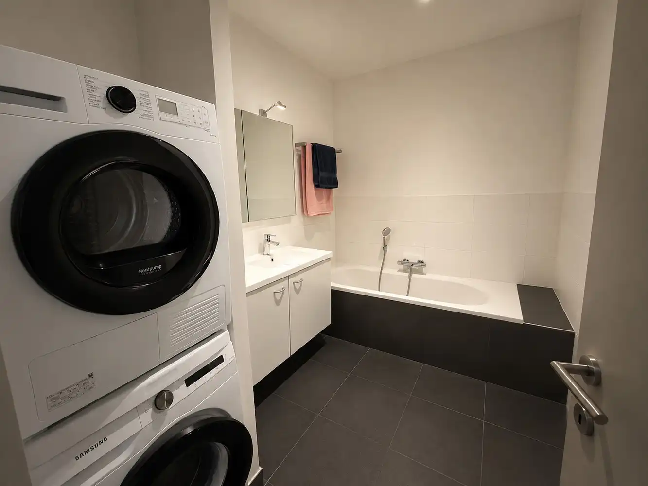 Centraal gelegen appartement met 2 slaapkamers in hartje Antwerpen foto 7