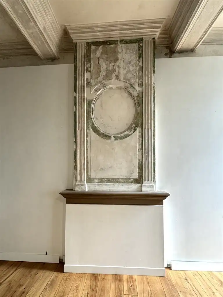 Karaktervolle handelsruimte met diverse mogelijkheden in hartje Maaseik  foto 4