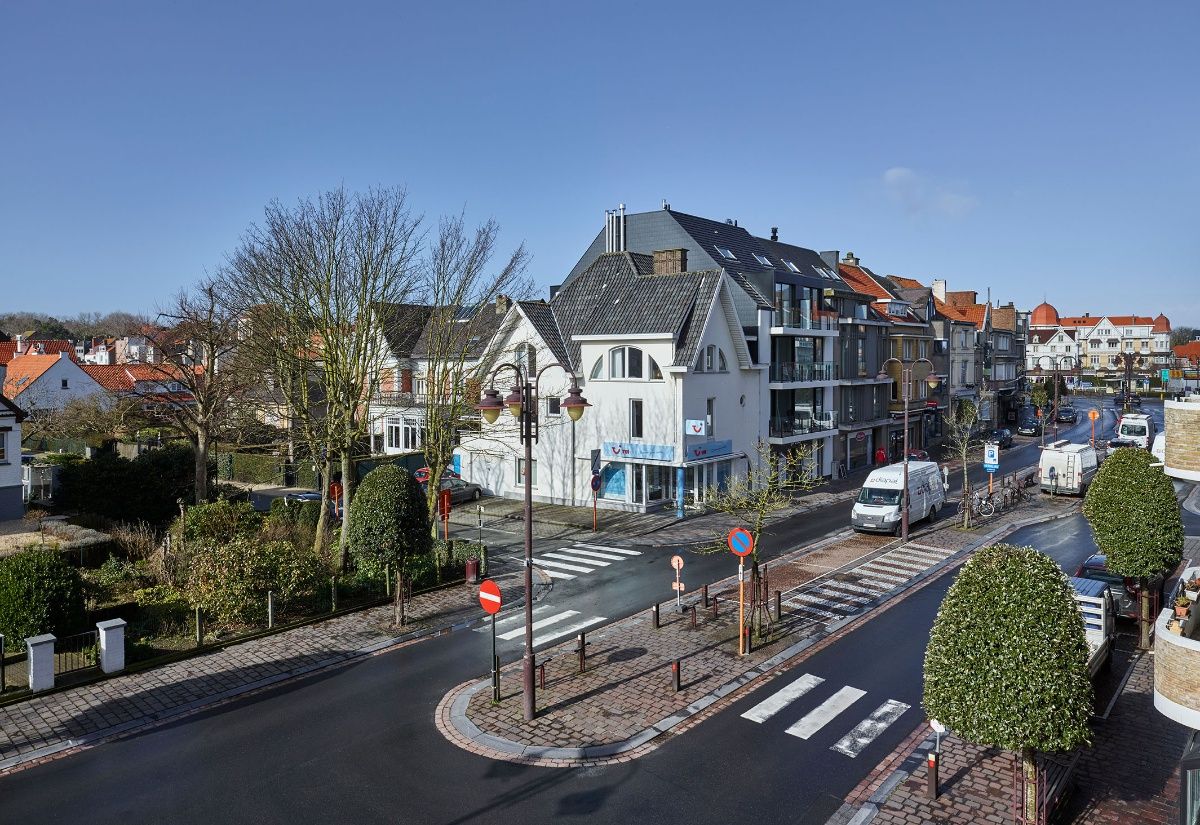 Stijlvol hoekappartement met 3 slaapkamers op toplocatie vlak bij zee foto 9