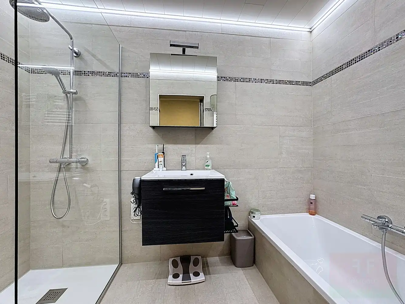 Instapklare, eigentijdse en energiezuinige bungalow met 3 slaapkamers, tuin en inpandige garage foto 20