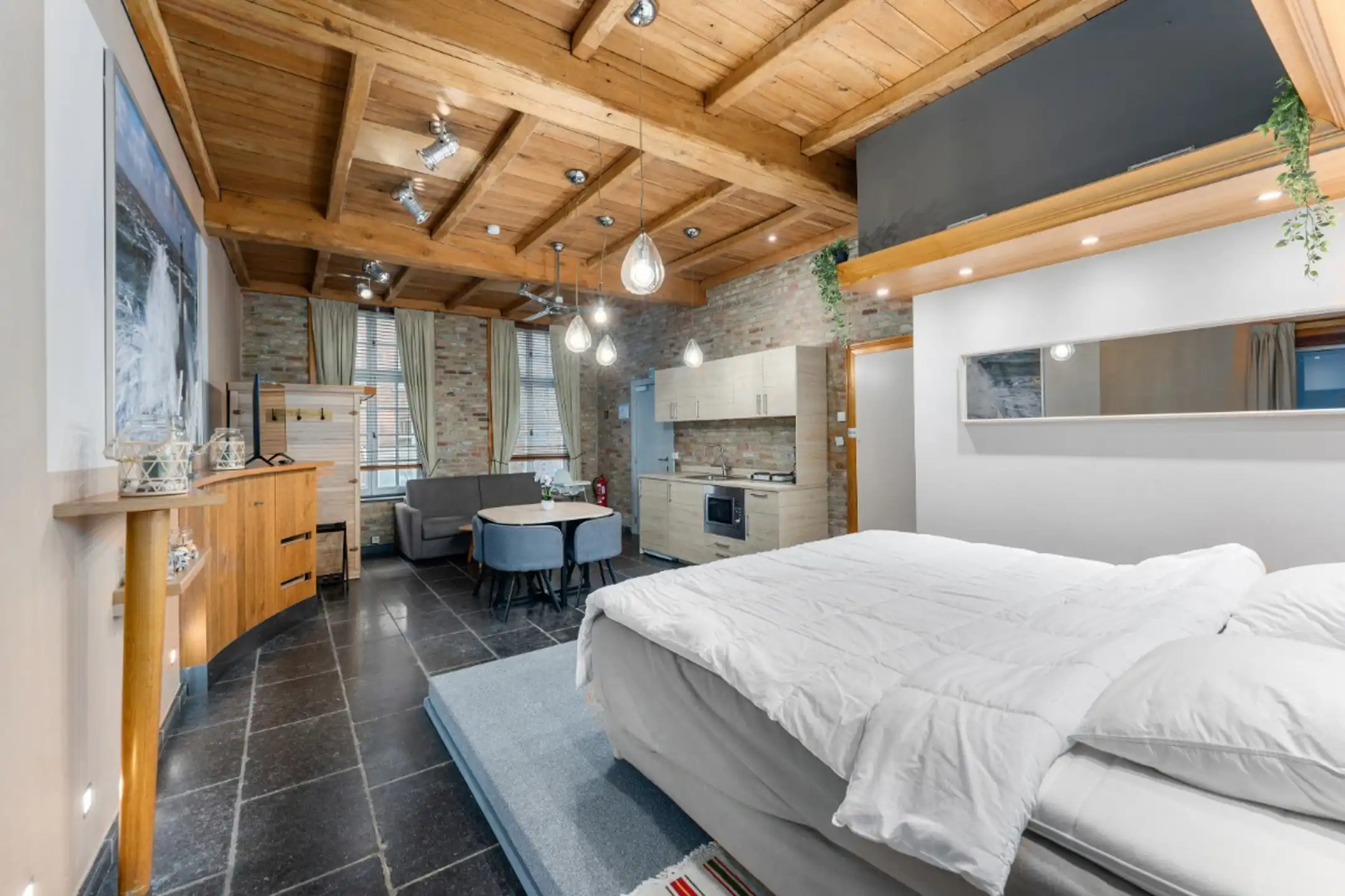 Zeer ruime woning met 5 slaapkamers, veel potentieel. foto 18