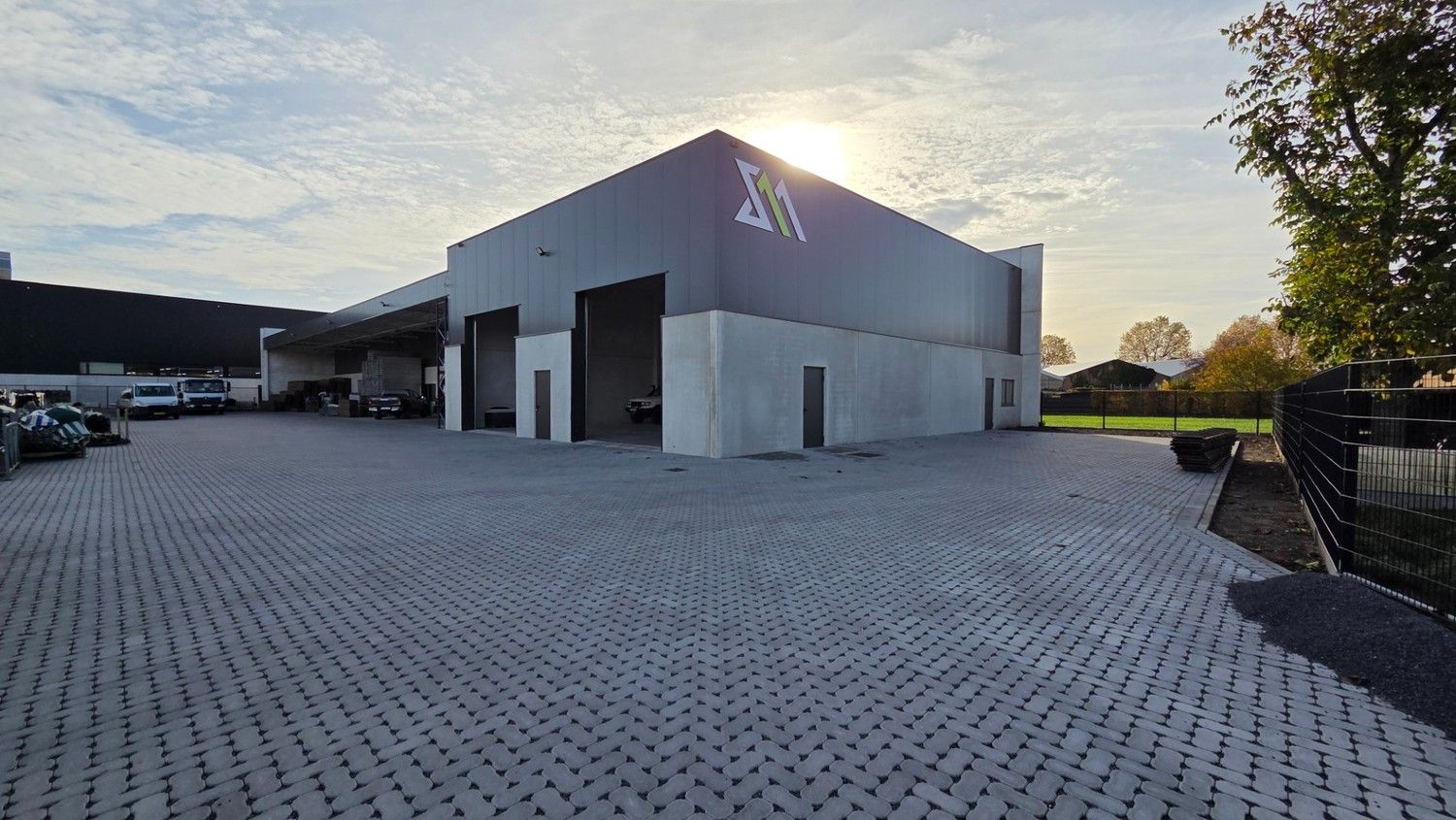 Moderne nieuwbouw bedrijfshal (320m²) te BREE foto {{pictureIndex}}