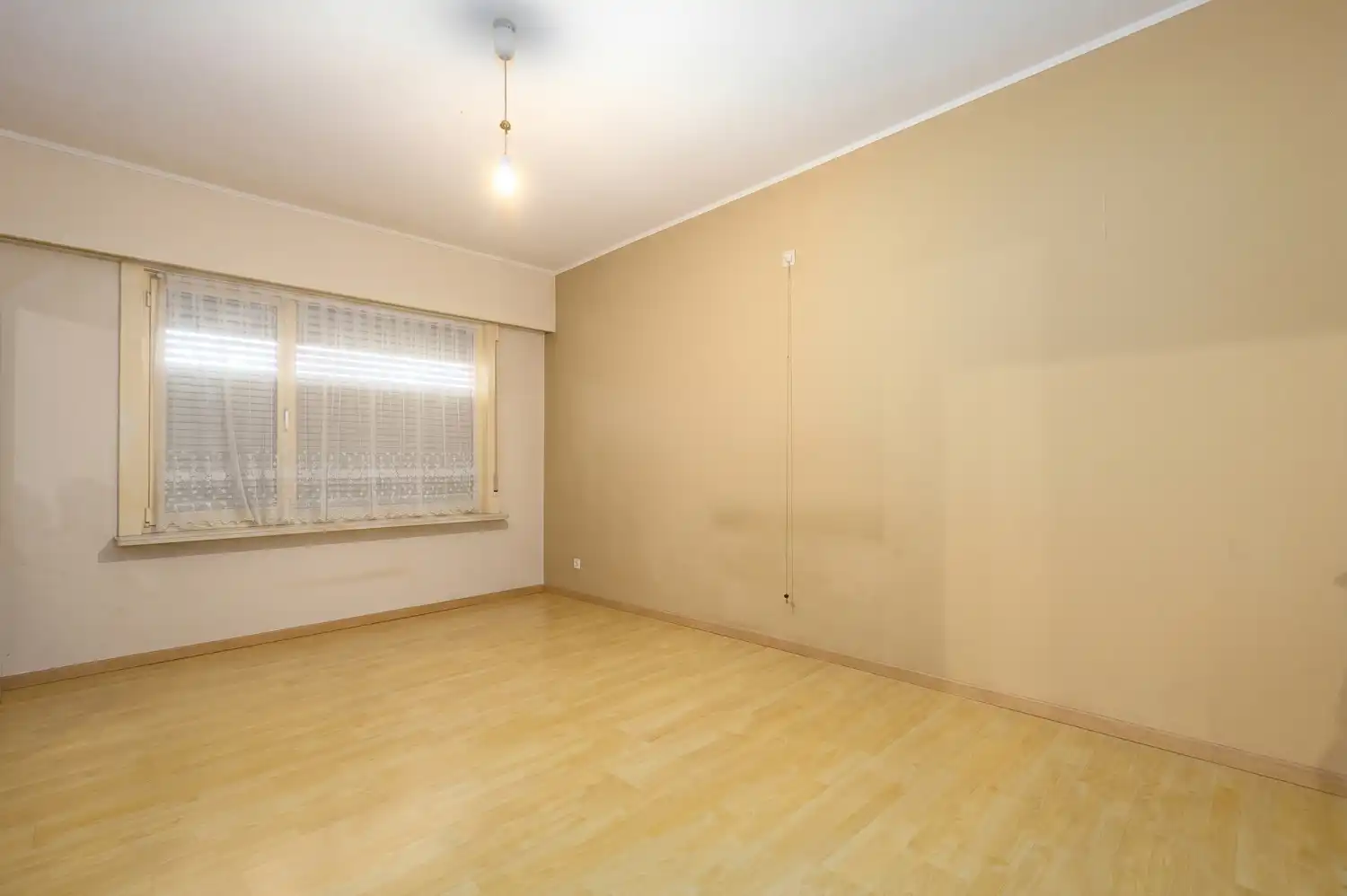 Te renoveren halfopen woning met veel potentieel foto 25