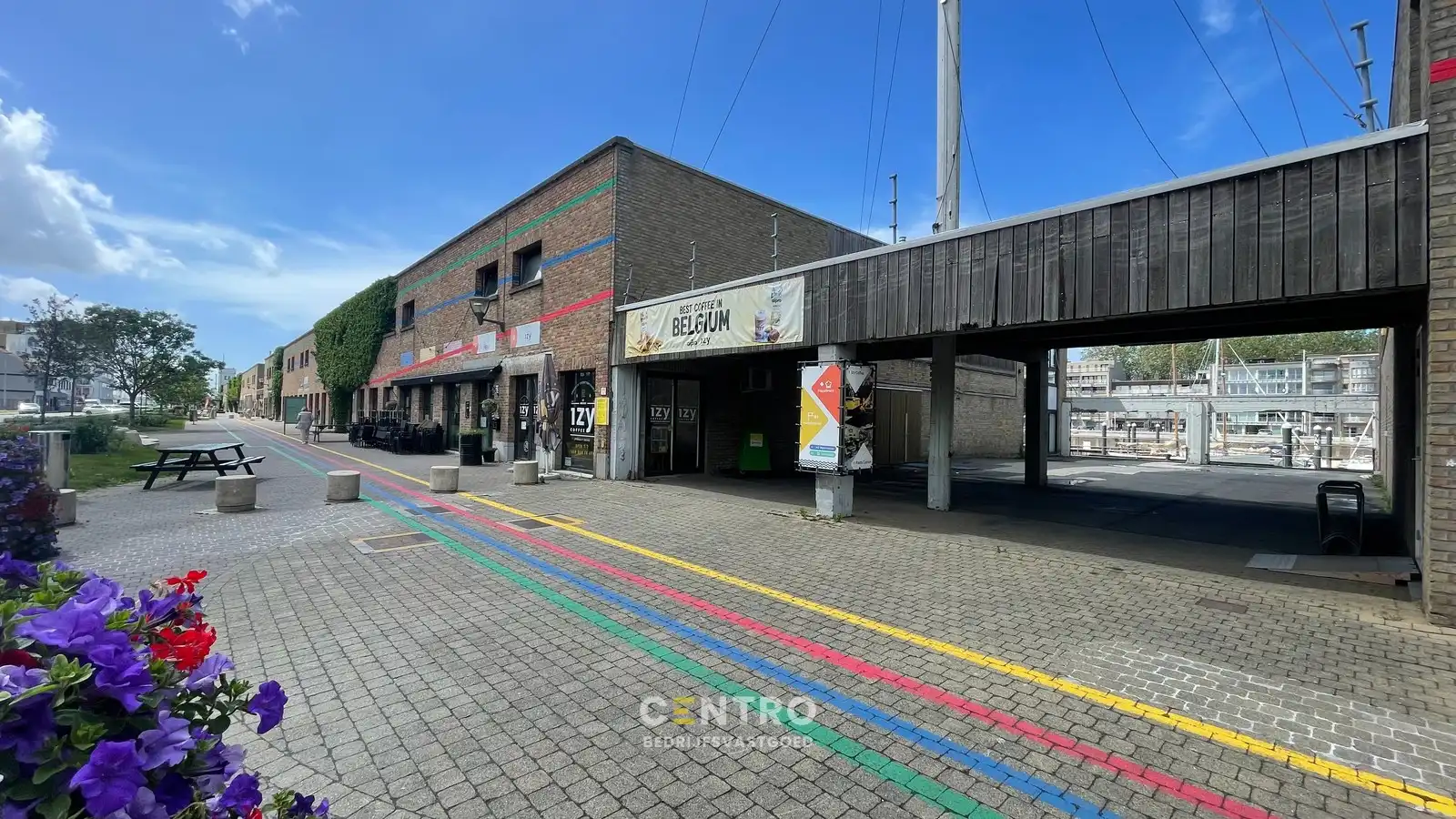 Ruim casco handelsruimte met zicht op de jachthaven van Zeebrugge foto 5