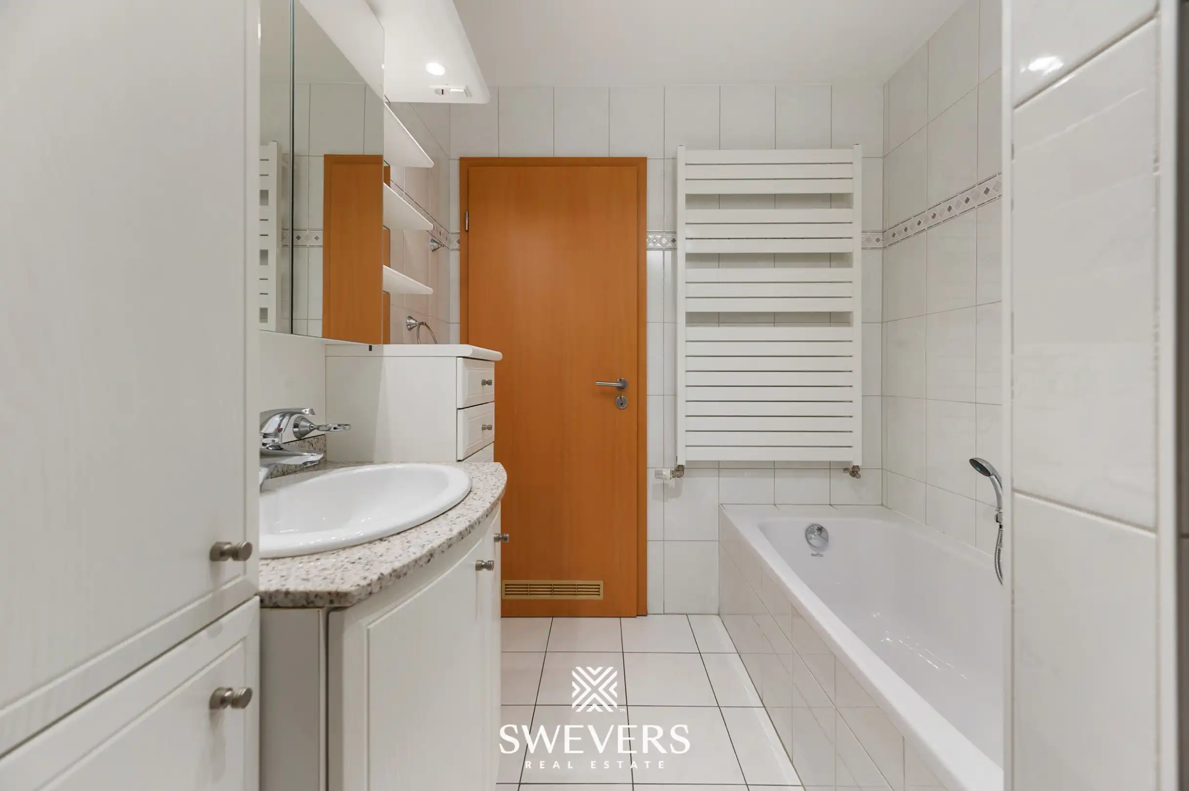 Gelijkvloers appartement met twee slaapkamers, ruime veranda en terras te Bree foto 14