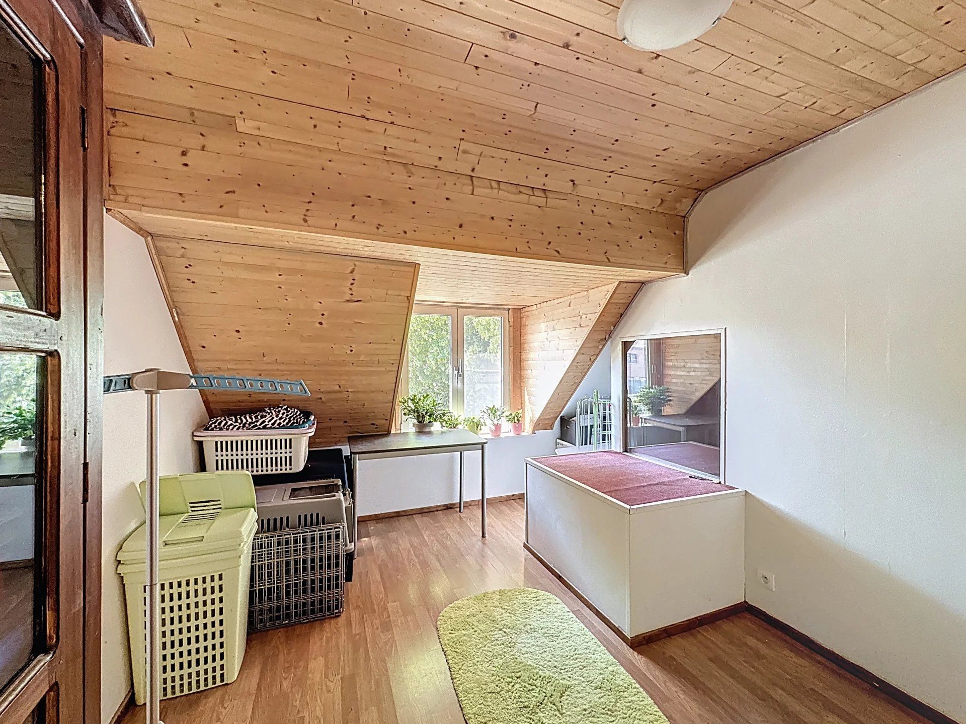 Super gezellige woning met groot terras, mooie bloementuin en carport. foto 11