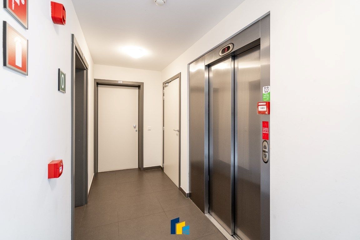 Stijlvolle studio met balkon in rustige setting foto 17