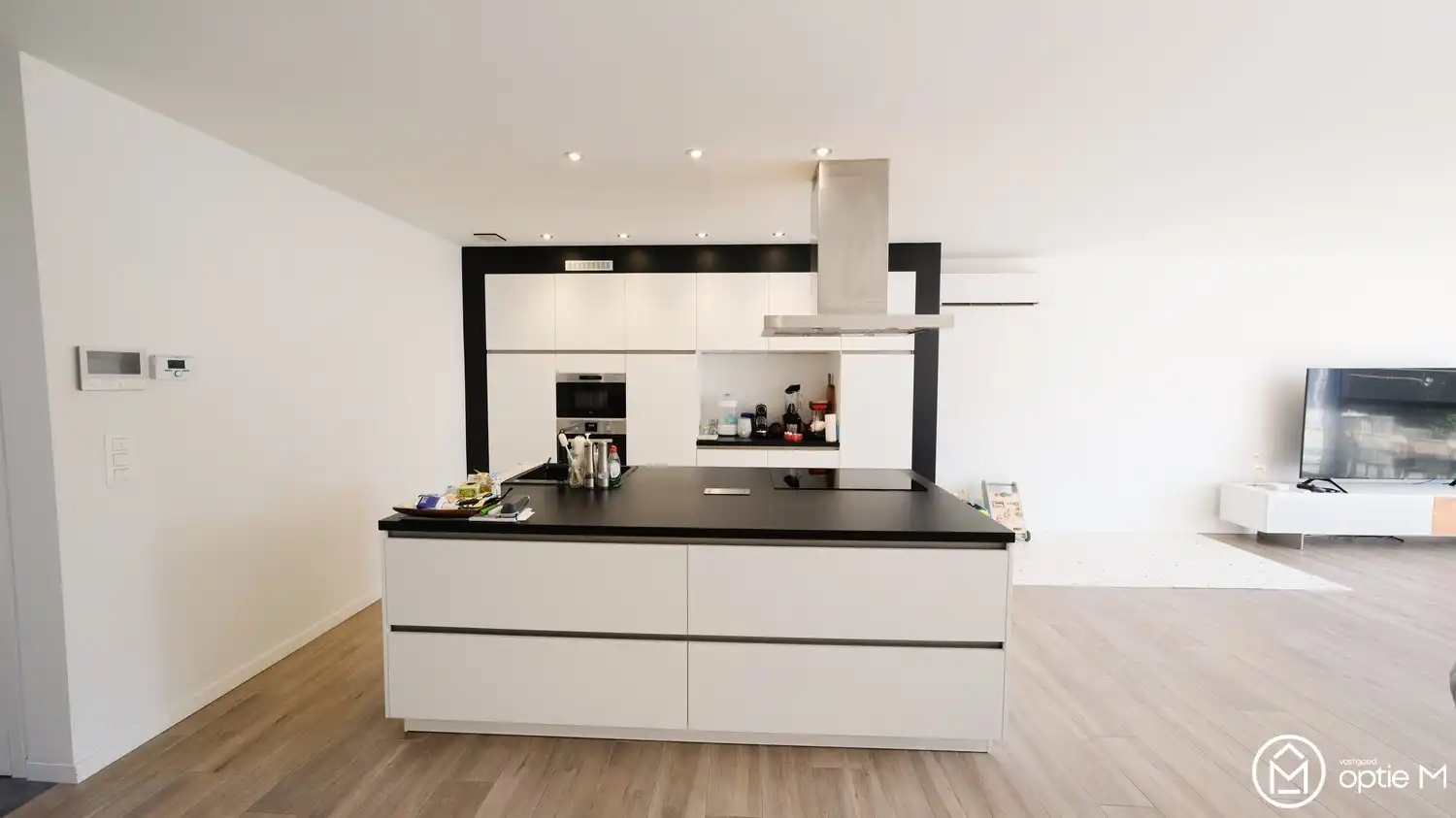 Stijlvol wonen in Hasselt: gezellige woning met 3 slaapkamers, tuin, garage en kelder te huur - ideale uitvalsbasis voor stedelijk leven in je eigen bubbel foto 3