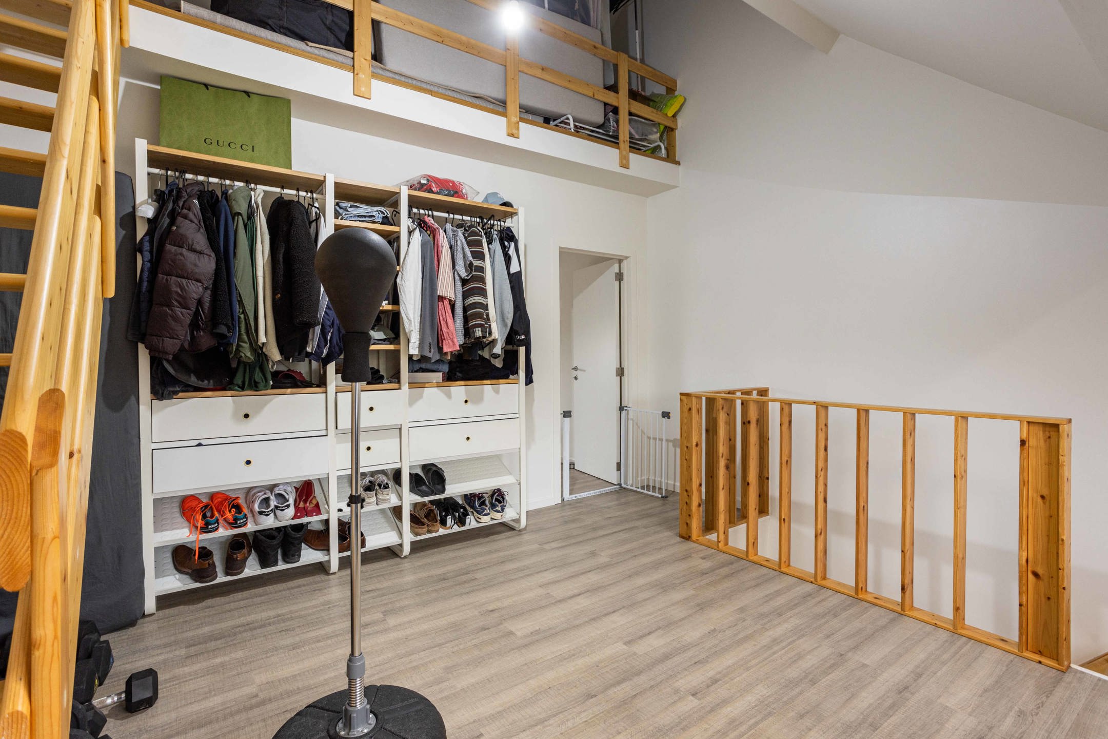 Volledig gerenoveerde, stijlvolle ruime woning foto 22