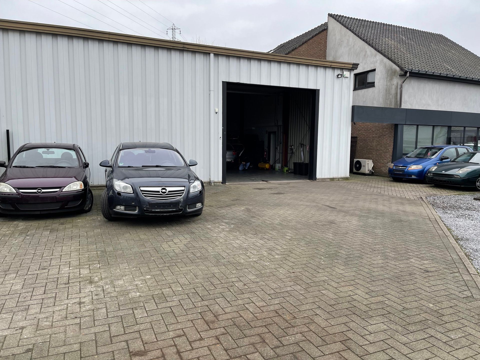 Verhard terrein + kantoor en woonst te koop foto 7