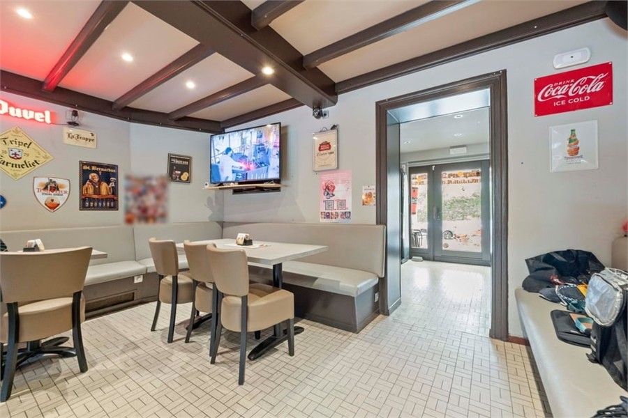 HANDELSHUIS MET PARKING OP EEN TOPLOCATIE IN LINTER foto 7