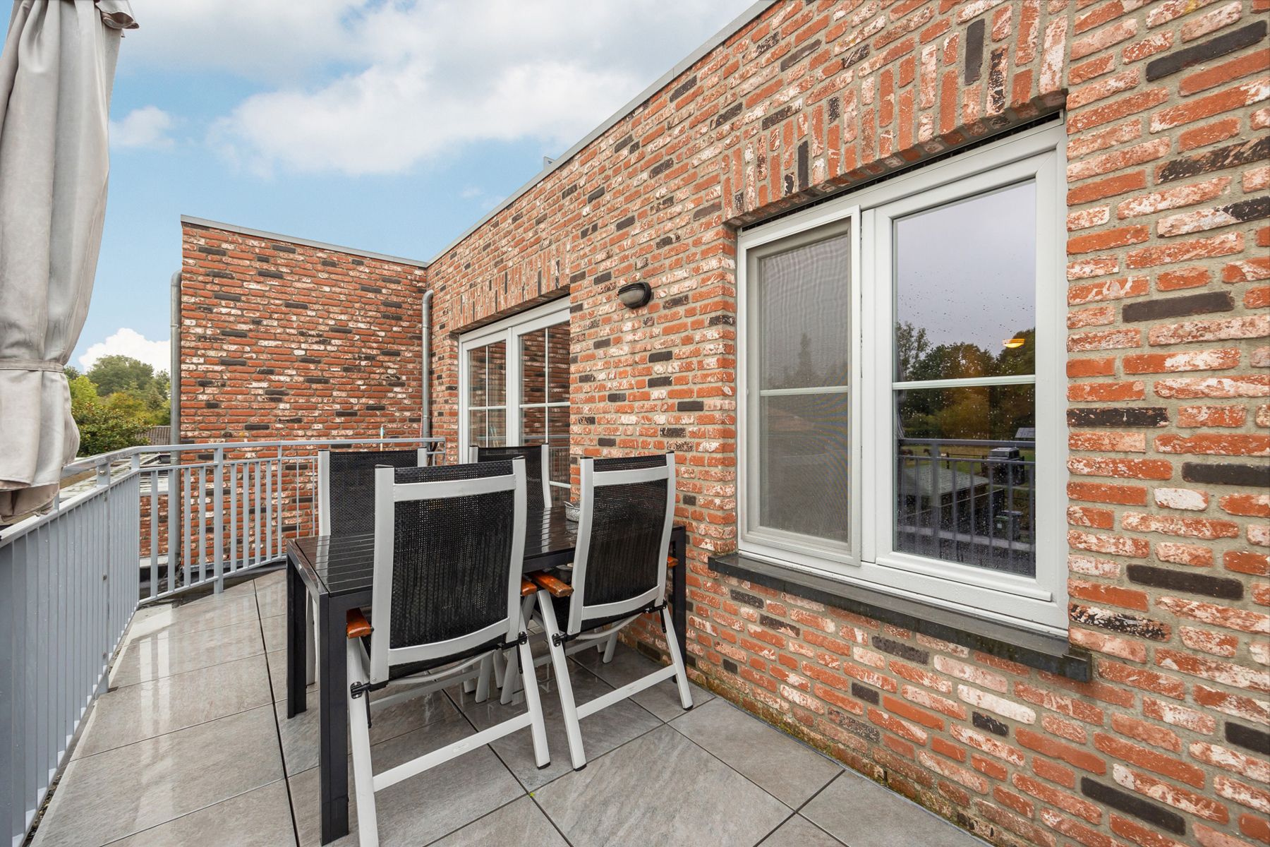 Ruim duplex-appartement (144m²) met 3 slaapkamers, 2 badkamers, 2 terrassen, zolderberging en autostaanplaats. foto 12