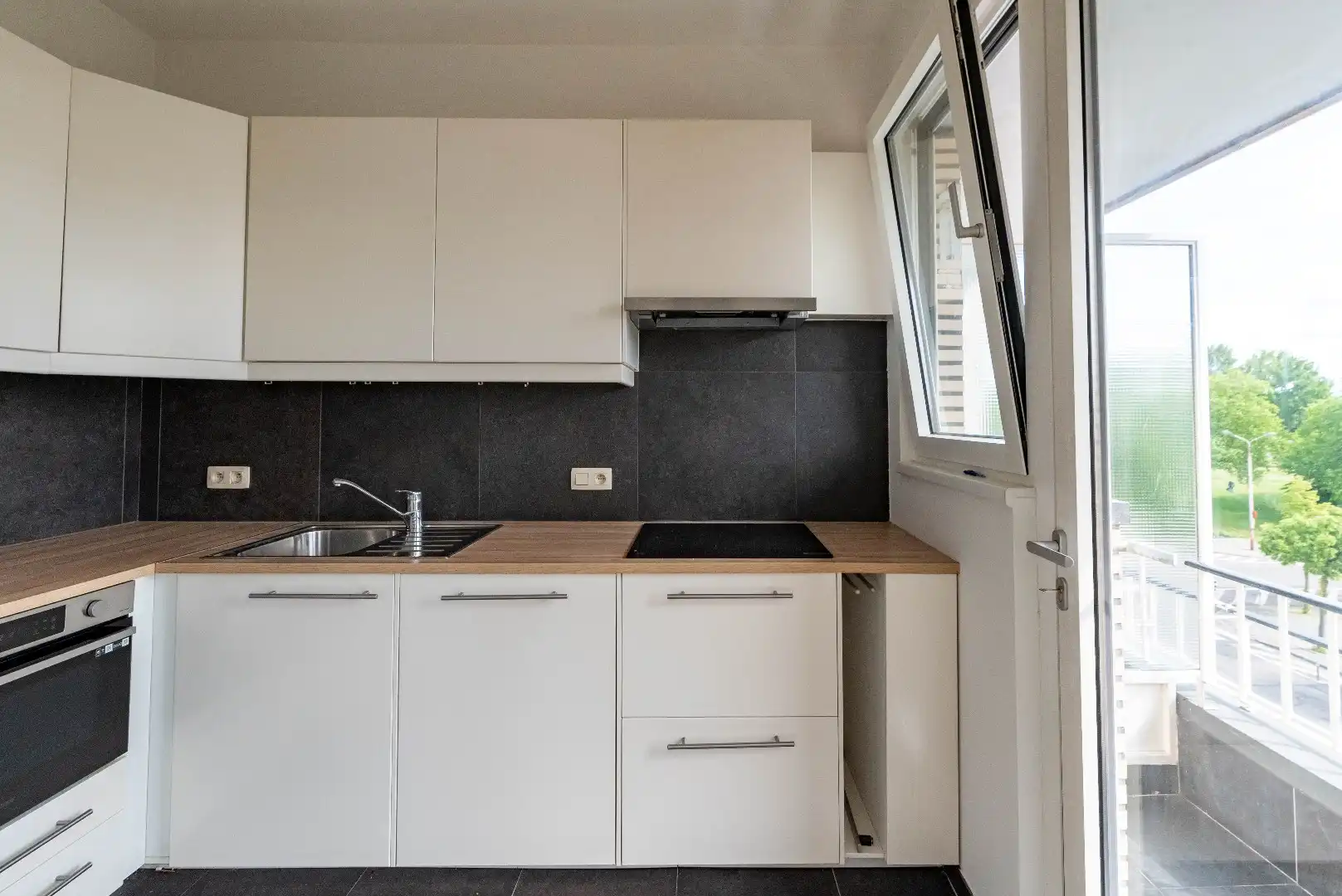 2 slaapkamer appartement met veel lichtinval met uitzicht foto 9