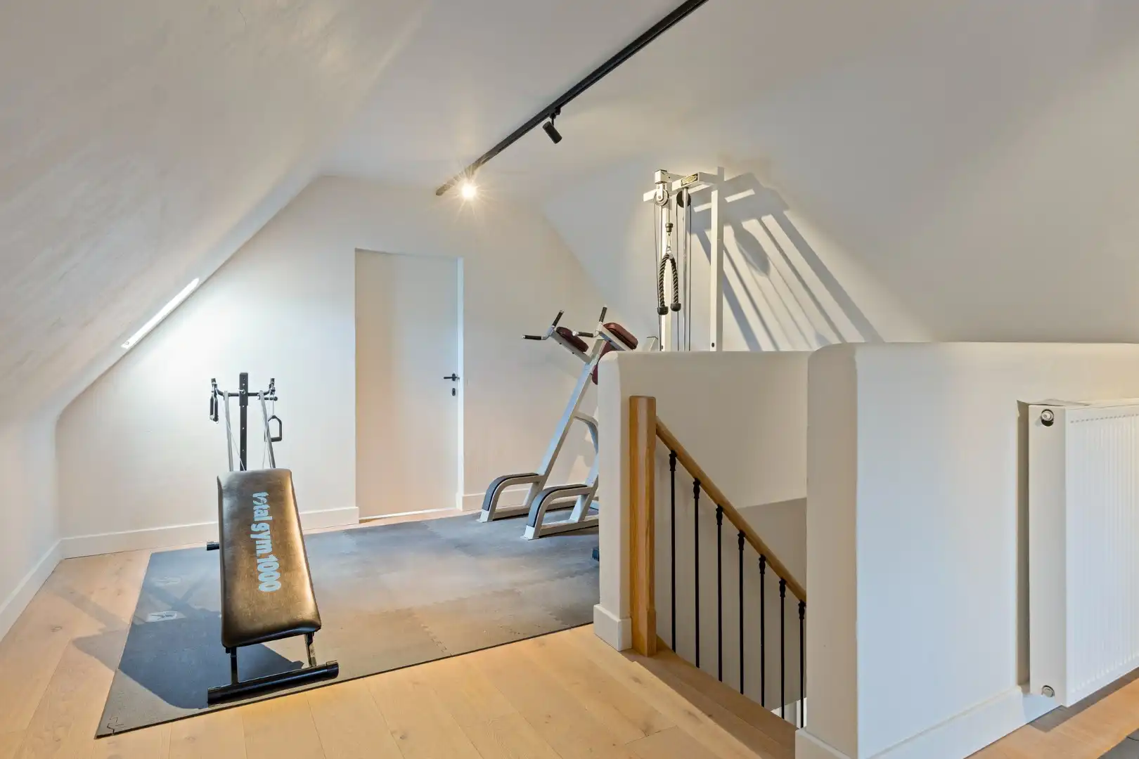 Prachtig afgewerkte villa met 4 slpks en 2 badkamers , landelijk gelegen op 1.080 m² ! foto 35