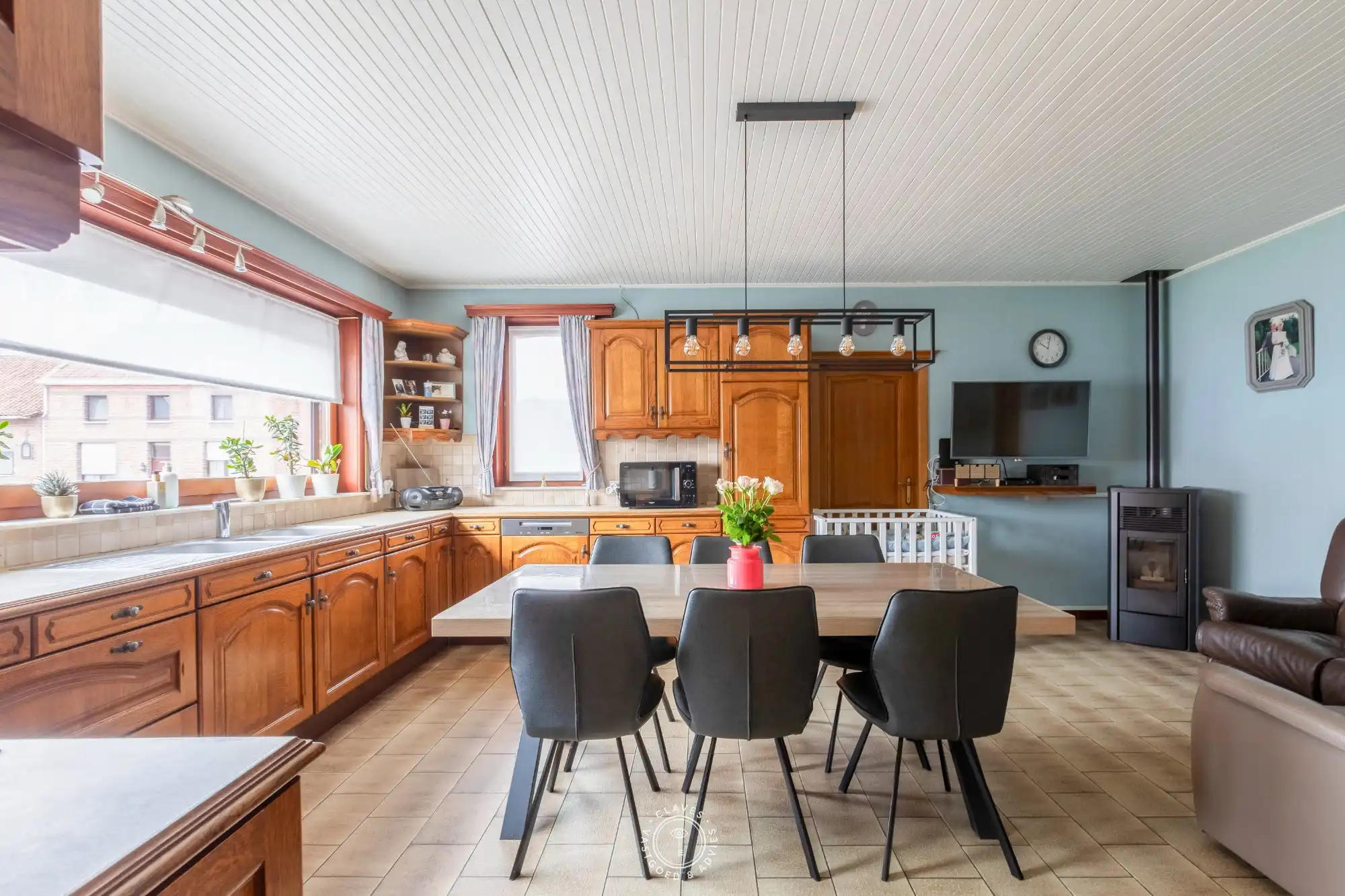 Charmante en ruime woning met 4 slaapkamers en 3 garages foto 14