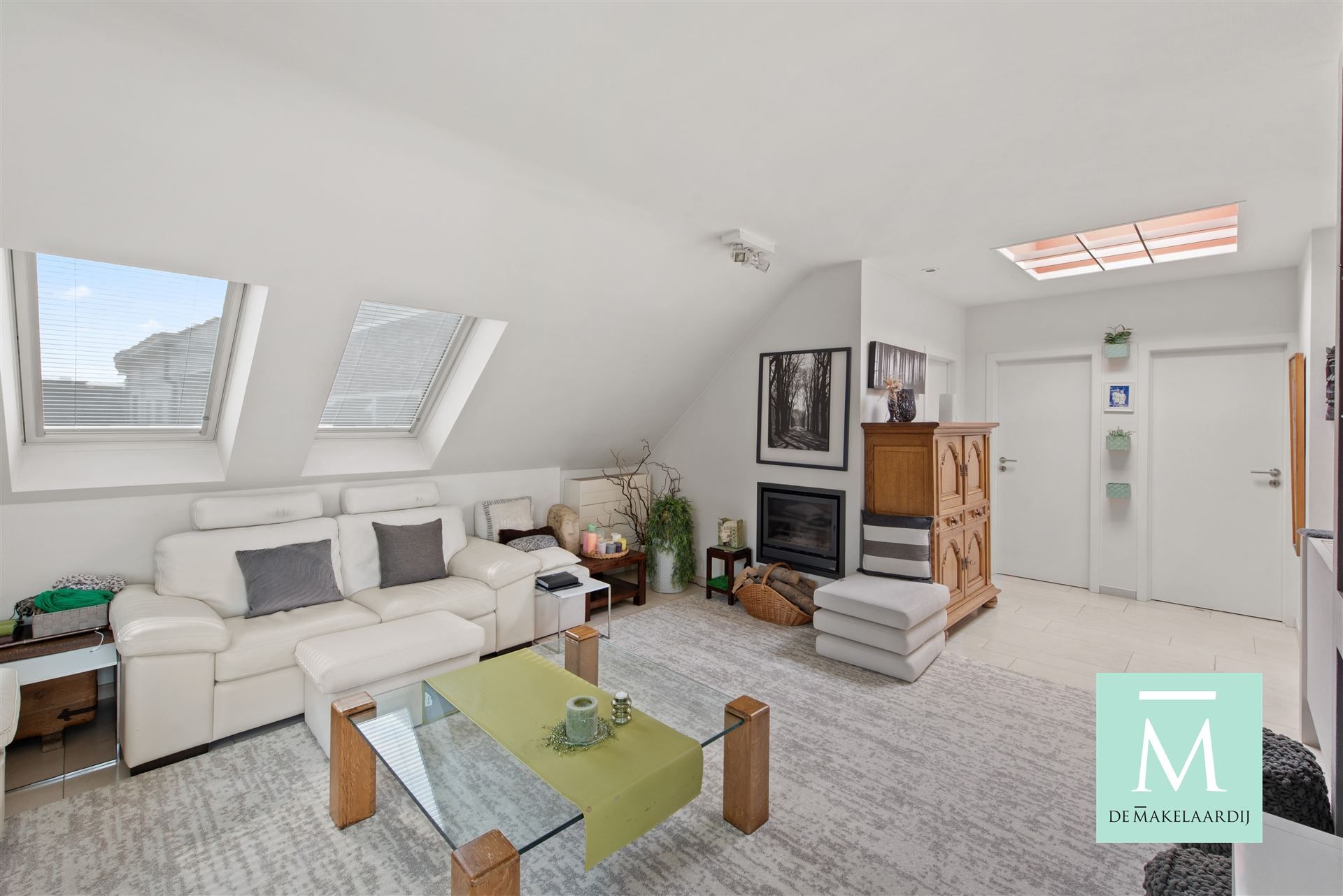Uiterst centraal gelegen appartement op hoogste verdieping met terras foto 3