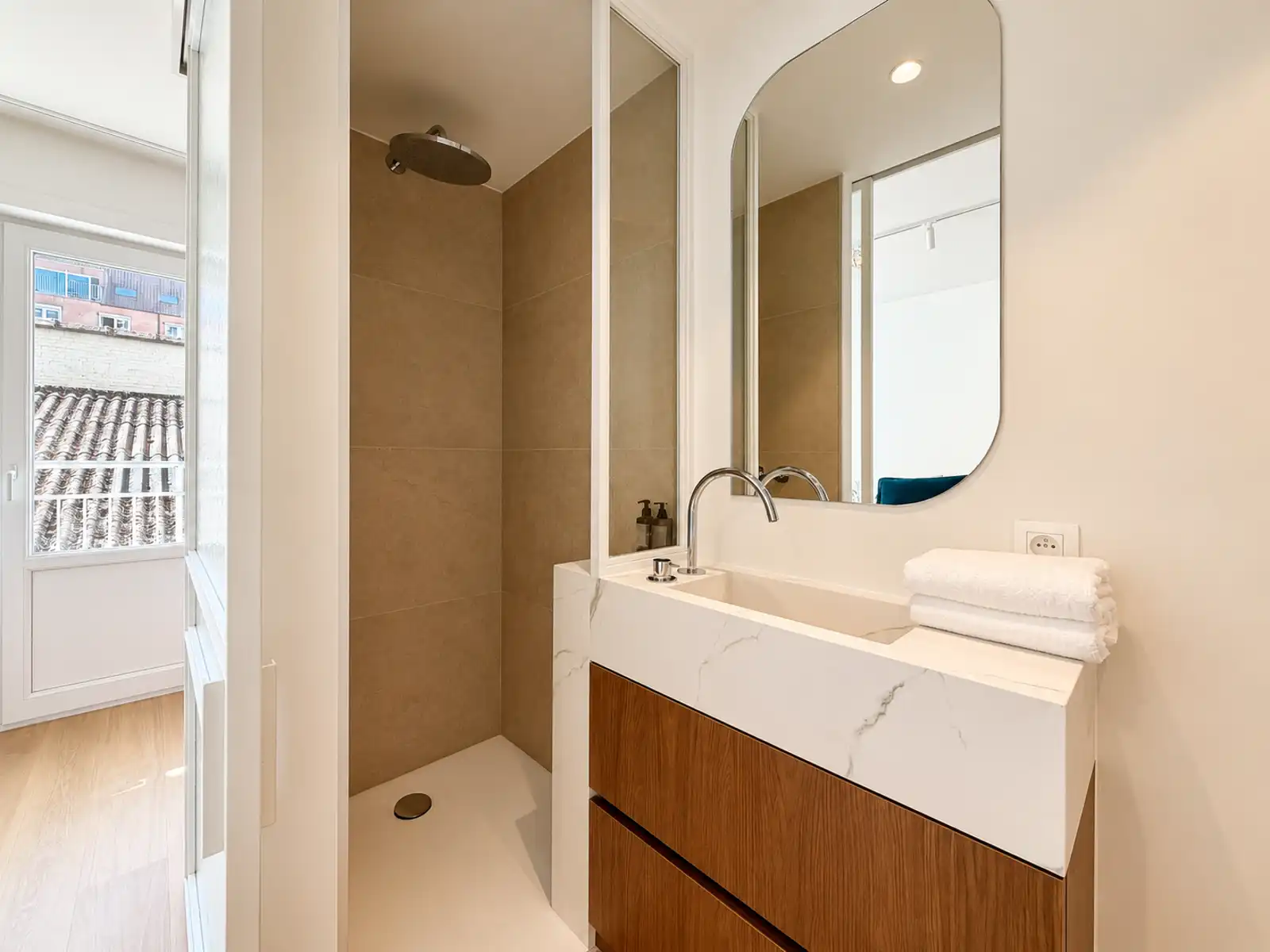 Prachtig vernieuwd appartement met slaapkamers foto 9
