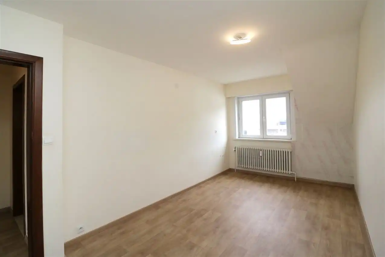 Opbrengsteigendom (handel & 4 app) op toplocatie foto 53