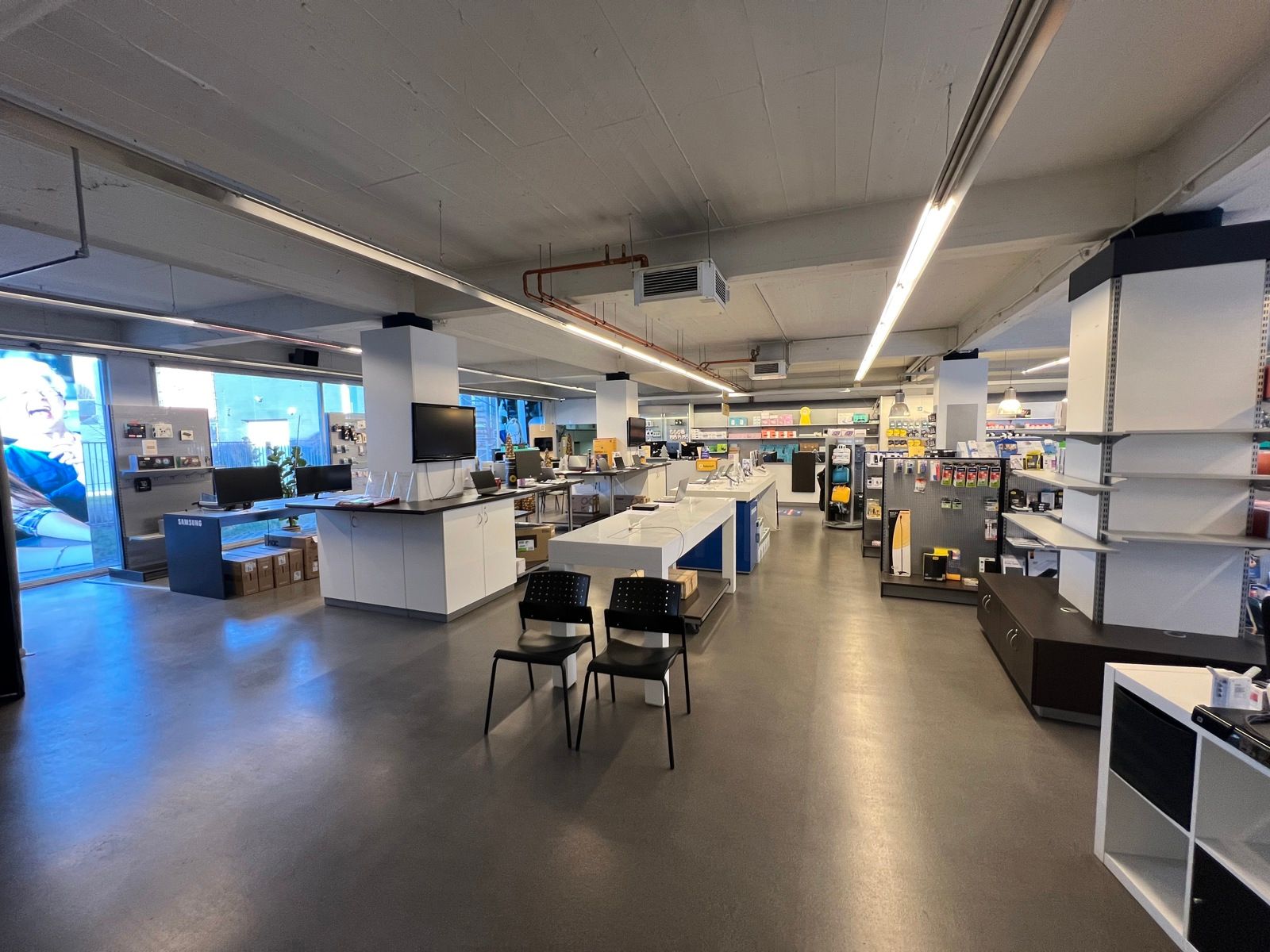 Commercieel pand / showroom op TOP-locatie te 1500 Halle. foto 7