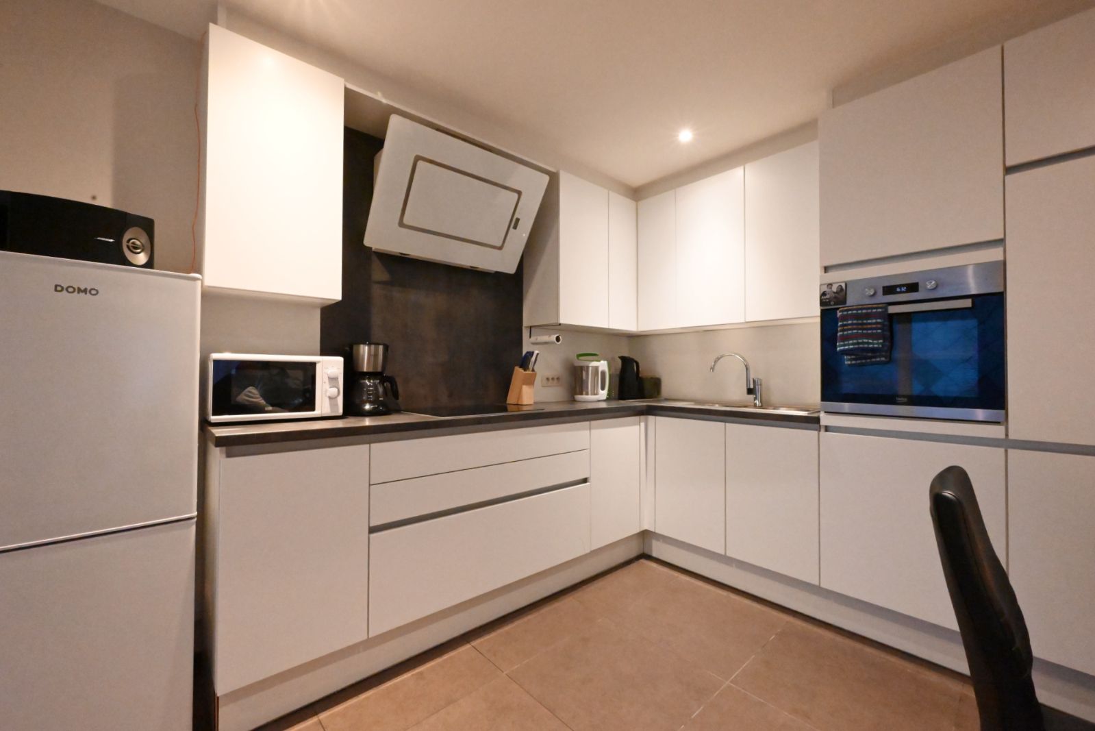 Ruime woning (HOB) met 4 slaapkamers in hartje Kachtem! foto 4