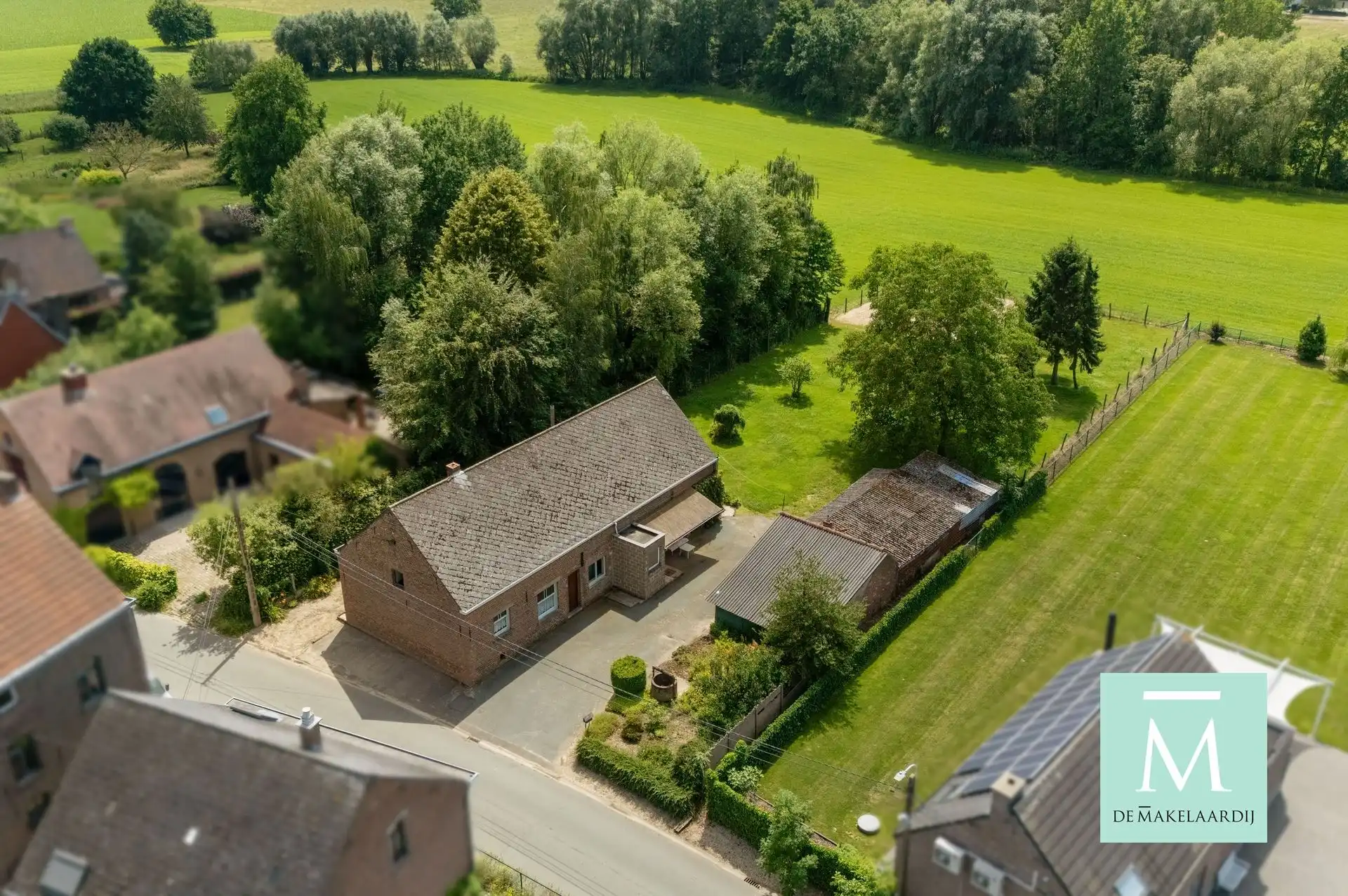 Hoofdfoto van de publicatie: Te renoveren hoeve op een perceel van 20 are in het landelijke Eppegem