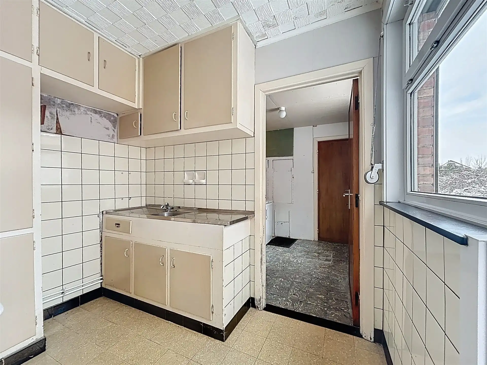 te renoveren gezinswoning  met 4 slaapkamers en mogelijkheid tot uitbreiding op perceel van 527m² foto 6