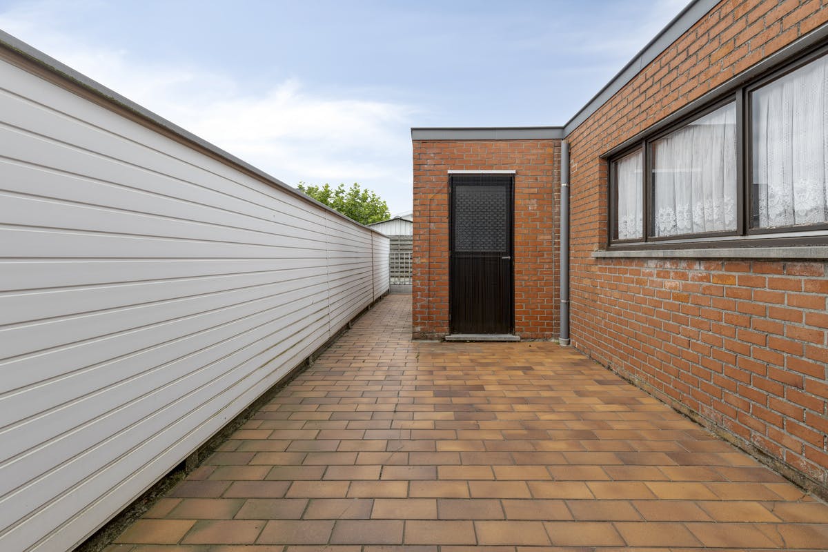 Verzorgde woning met 3 slaapkamers te koop in Harelbeke! foto 11