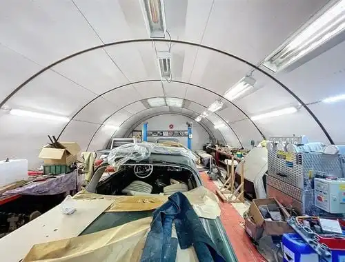 Toonzaal met 2 aparte werkplaatsen/garages te Opwijk foto 6