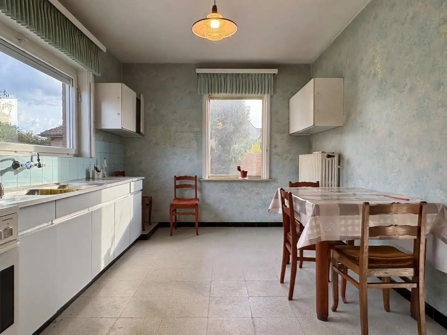 Alleenstaande woning te koop in Ooigem met 4 slaapkamers, een perceel van 1244m² en een vrijstaande grote garage foto 3