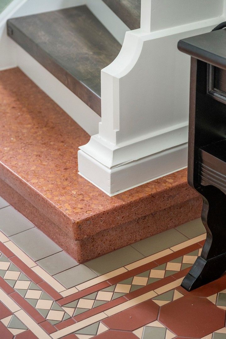 Prachtige karaktervolle, halfopen, robuuste én energiezuinige bel-étage van de jaren '50 met 4 slaapkamers, garage, kelderverdieping en paradijselijke tuin. foto 9